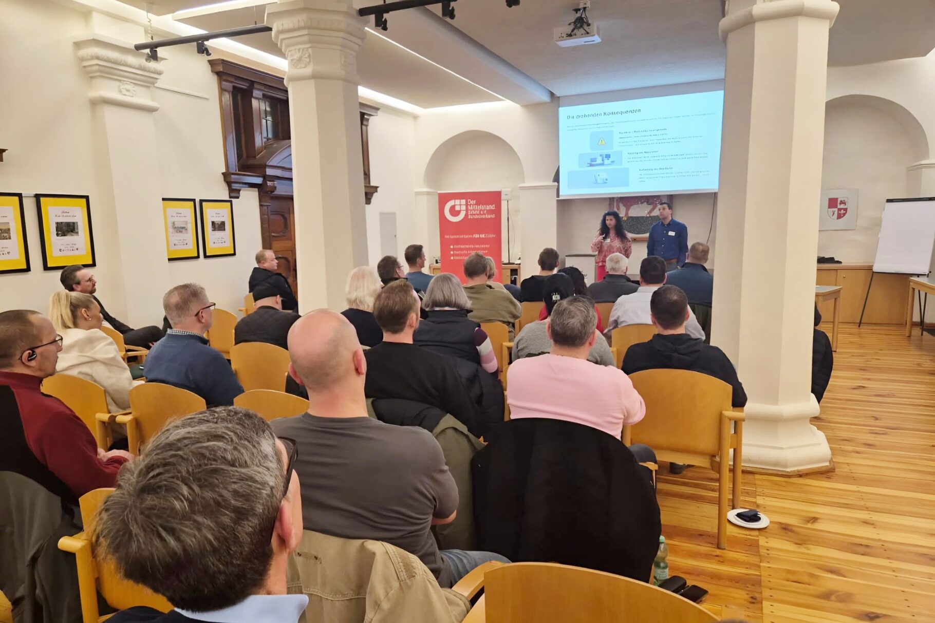 Teilnehmer der Veranstaltung "JTF-Förderprogram" während der Präsentationen in Luckau.