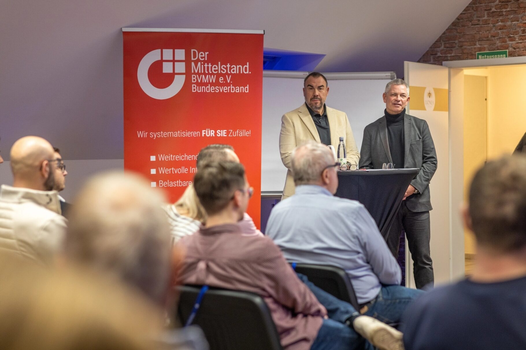Mario Bartilla und Ralf Henkler eröffnen die Veranstaltung.