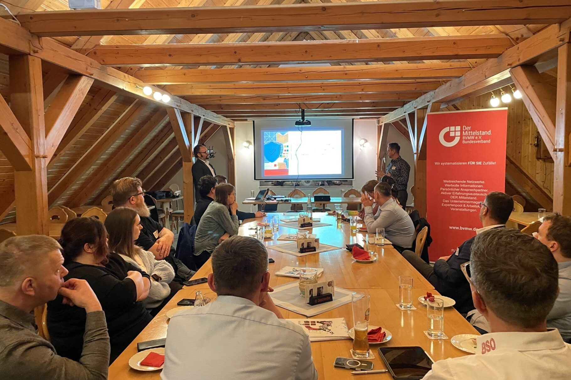 v.l.n.r. Diego Noack von ISIMKO GmbH und Michael Zerna von Zerna.io GmbH