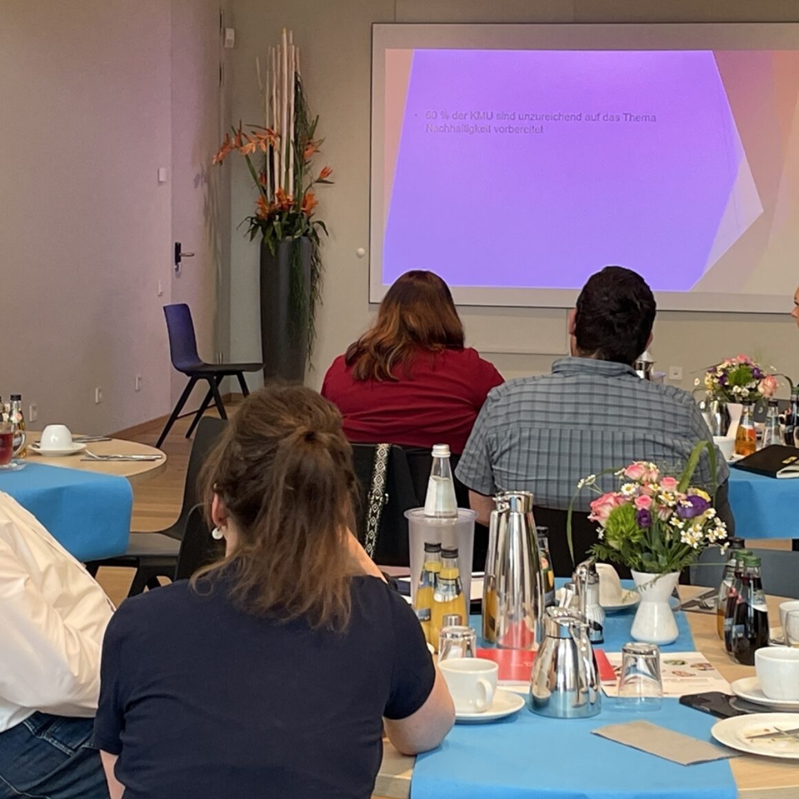 Teilnehmer während der Veranstaltung "Business Frühstück"