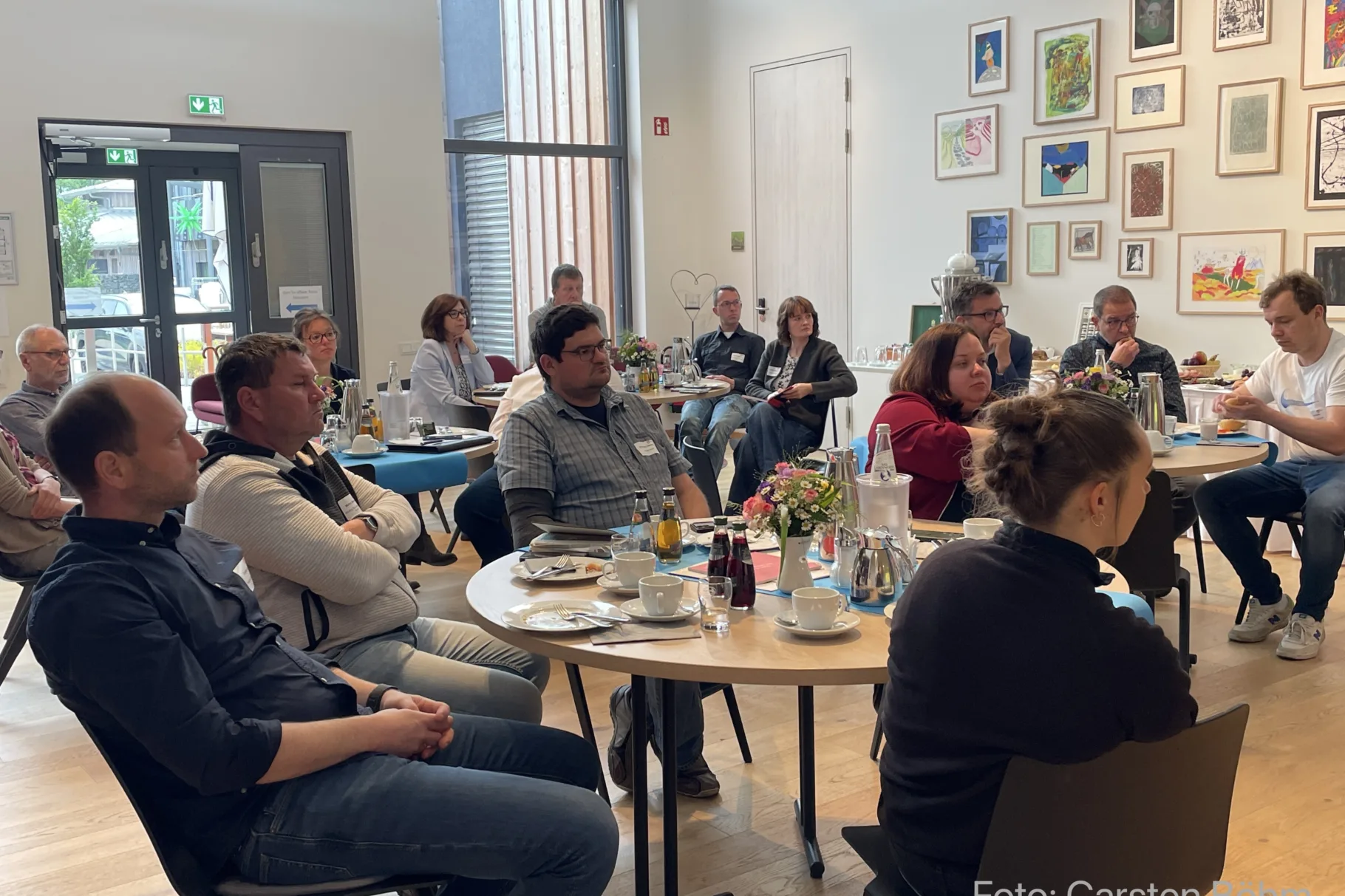 Teilnehmer während der Veranstaltung "Business Frühstück"