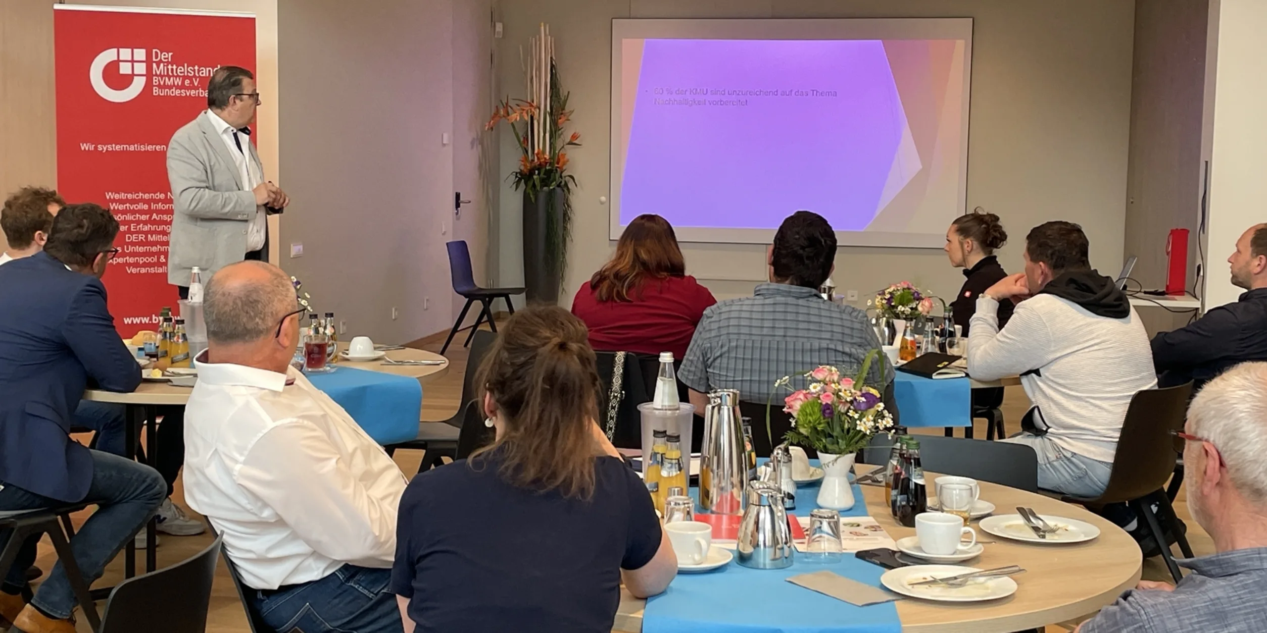 Teilnehmer während der Veranstaltung "Business Frühstück"
