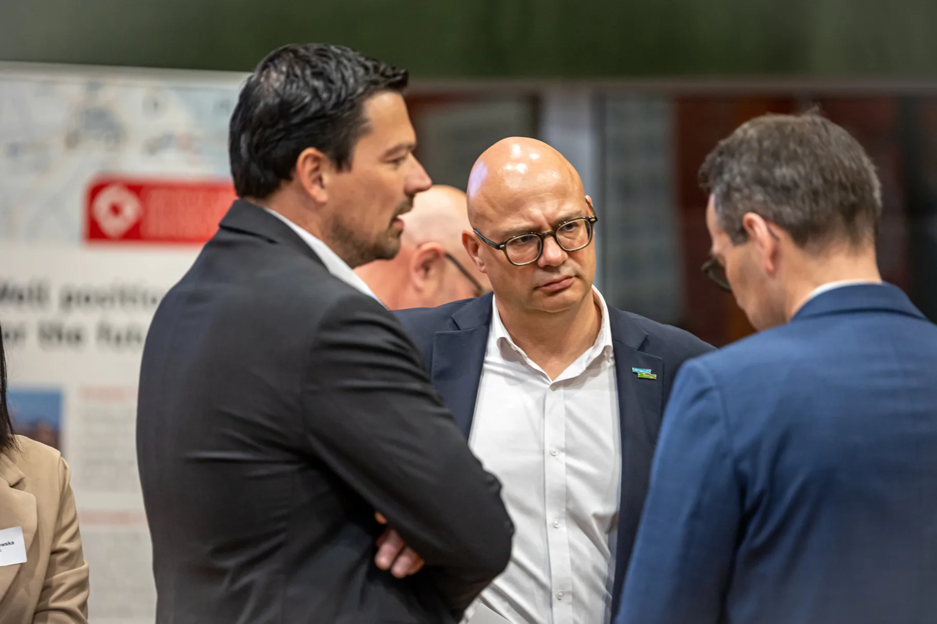 Teilnehmer der Veranstaltung im Nachgang beim Netzwerken.