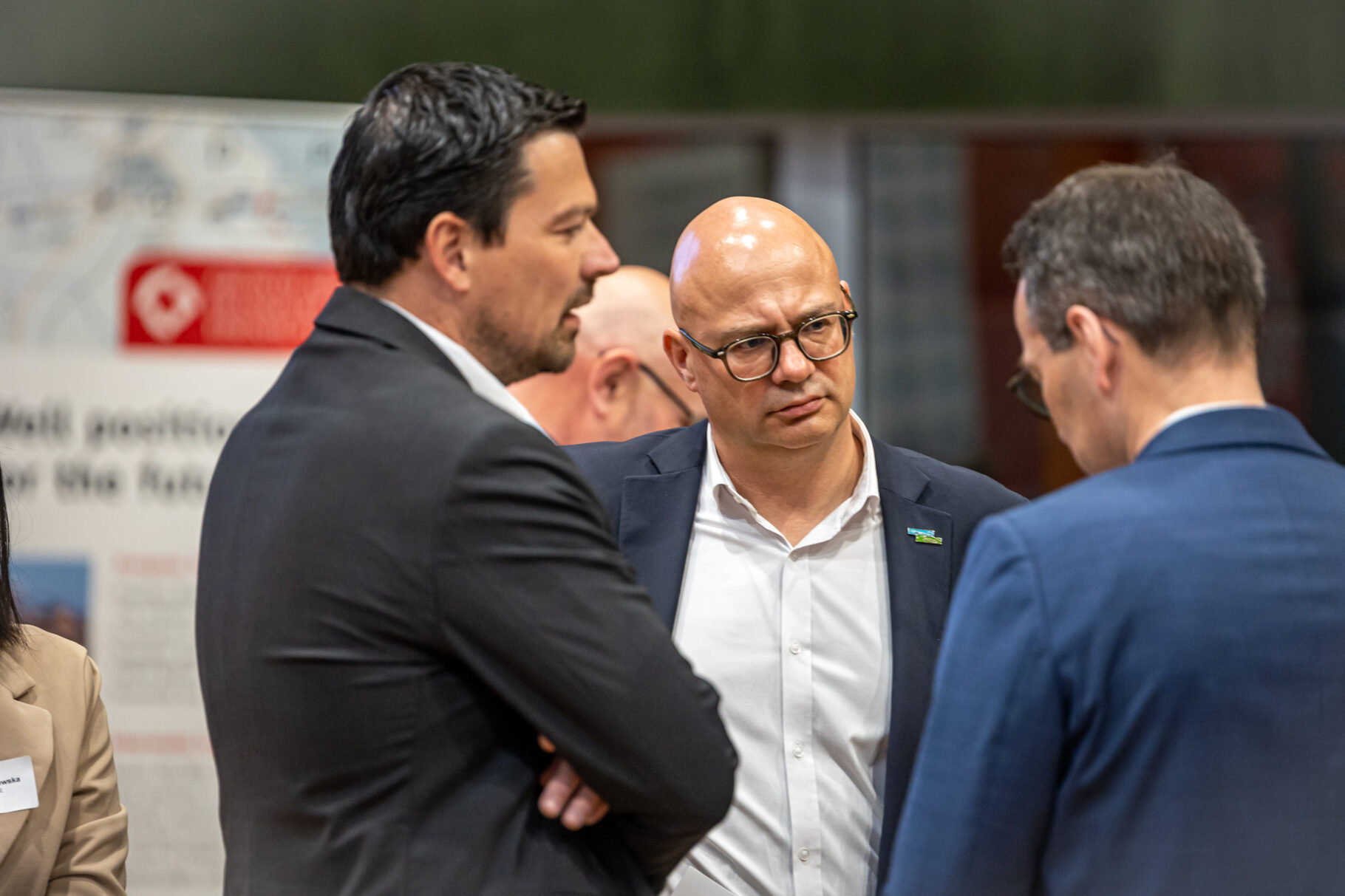 Teilnehmer der Veranstaltung im Nachgang beim Netzwerken.