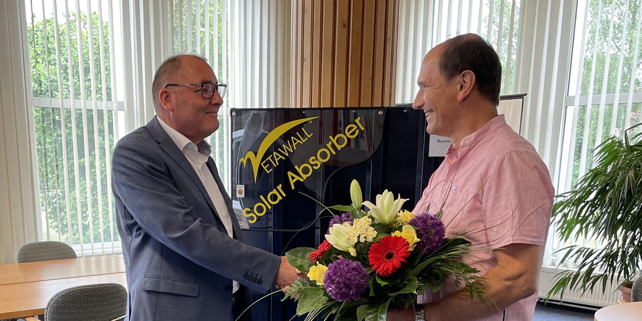 Der Repräsentant für die Region Elbe-Elster des Bundesverbands Mittelständische Wirtschaft gratuliert dem Geschäftsführer der ETAPART AG