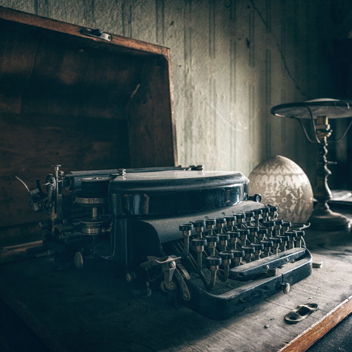 Verstaubte Schreibmaschine als Symbol fehlender Digitalisierung