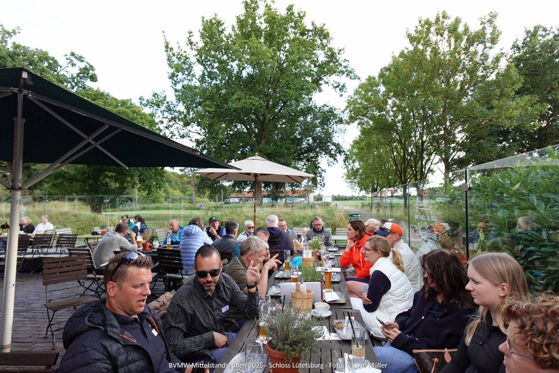 Teilnehmer beim Essen 2