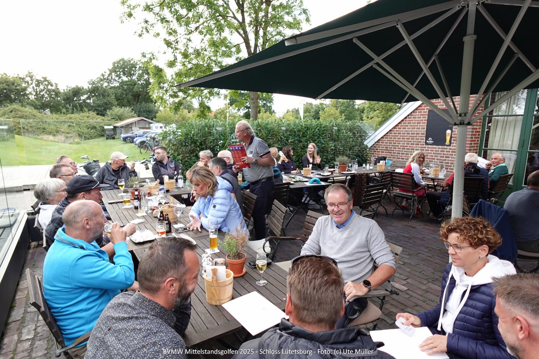 Teilnehmer beim Essen