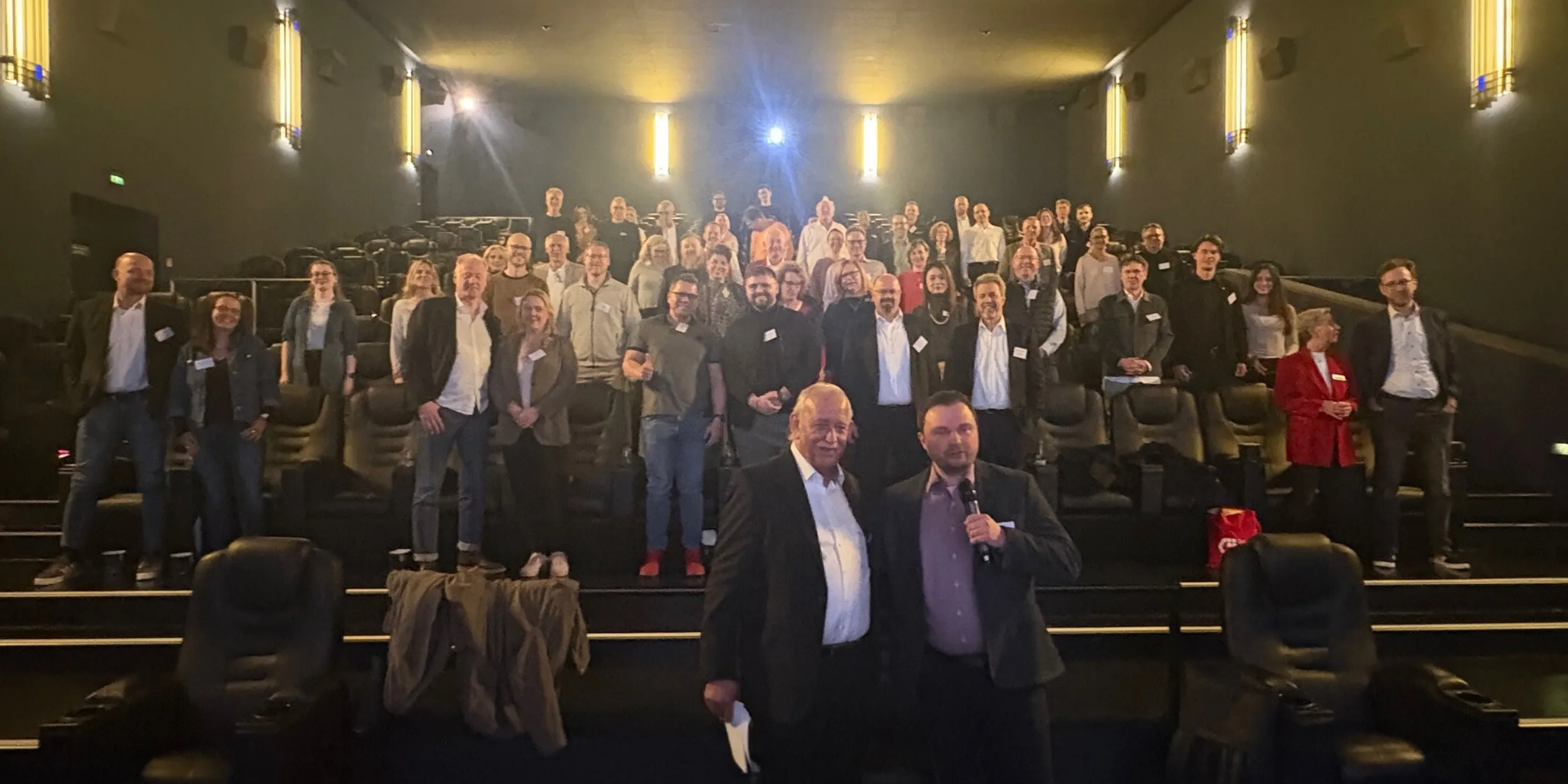 Gruppenbild im Kinosaal