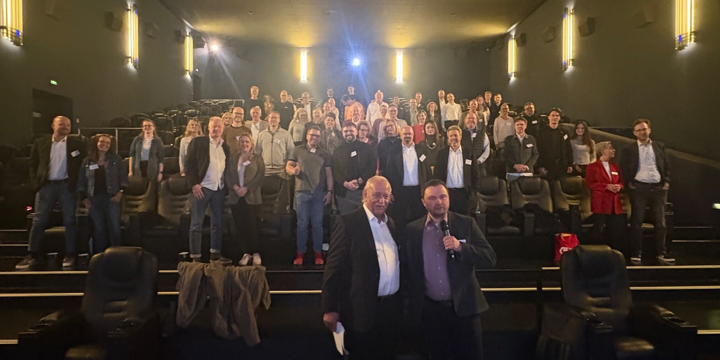 Gruppenbild im Kinosaal