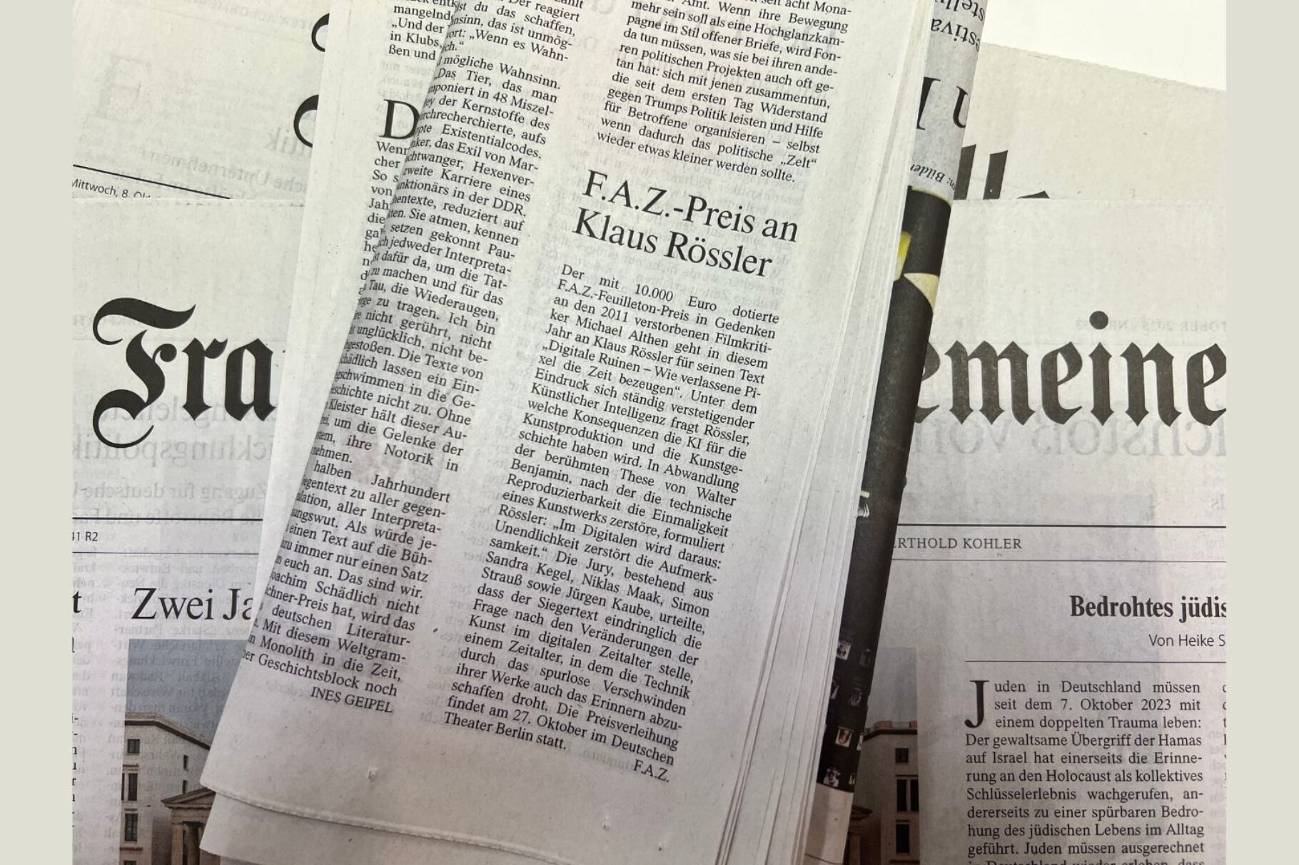 Foto von Zeitungsausschnitt: Klaus Rössler wird mit Feuilleton-Preis der Frankfurter Allgemeinen Zeitung ausgezeichnet