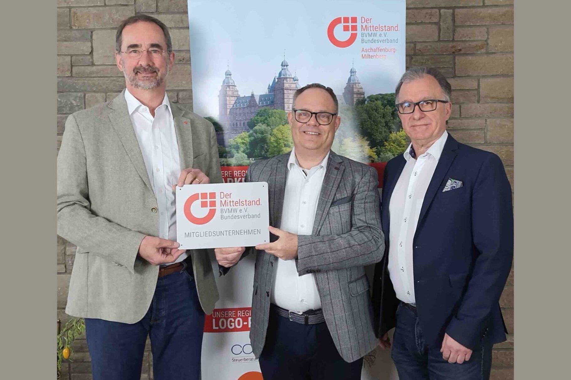 Foto: v.l.n.r. Christian Fritzsche (BVMW Aschaffenburg), Marco Sahm, MBA (Gründer und Inhaber Kompetenzlounge), Otmar Nees (Partner Kompetenzlounge)