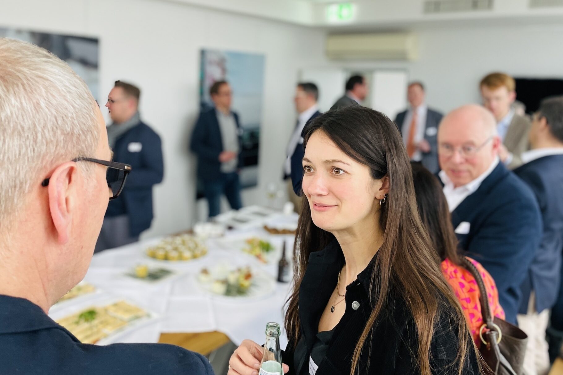 Bild der After Work Lounge in Düsseldorf am 28. März 2023