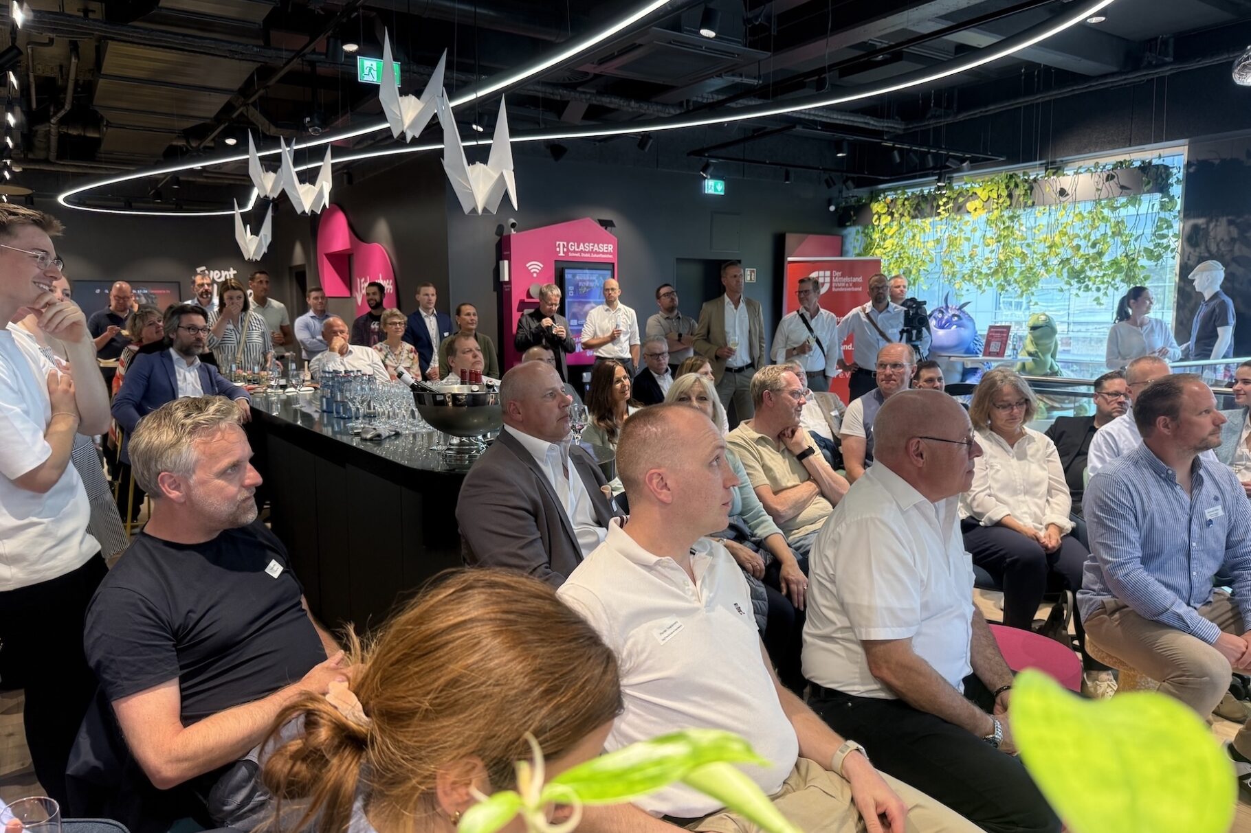 Gäste der AFTER WORK Lounge