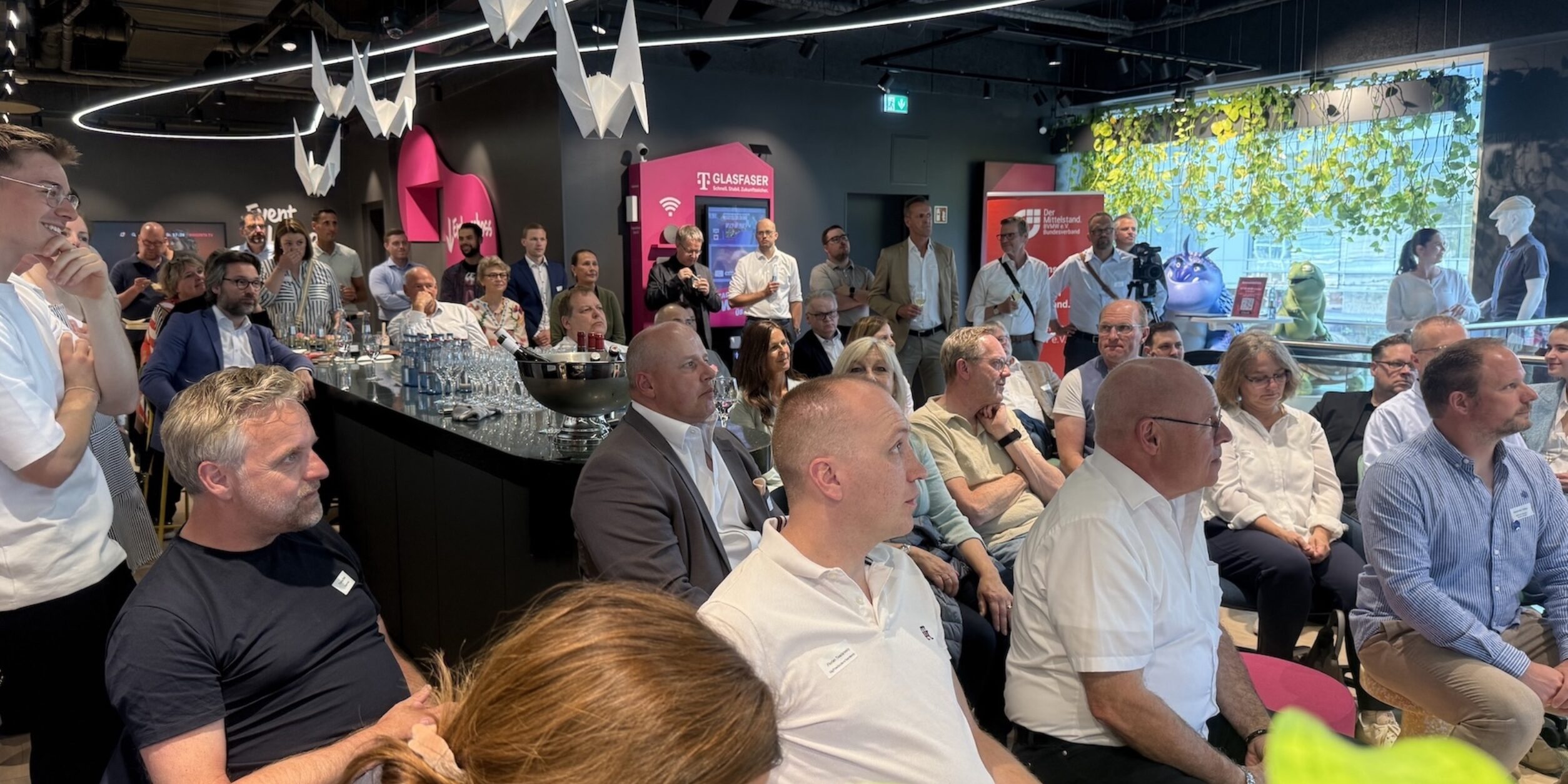 Gäste der AFTER WORK Lounge