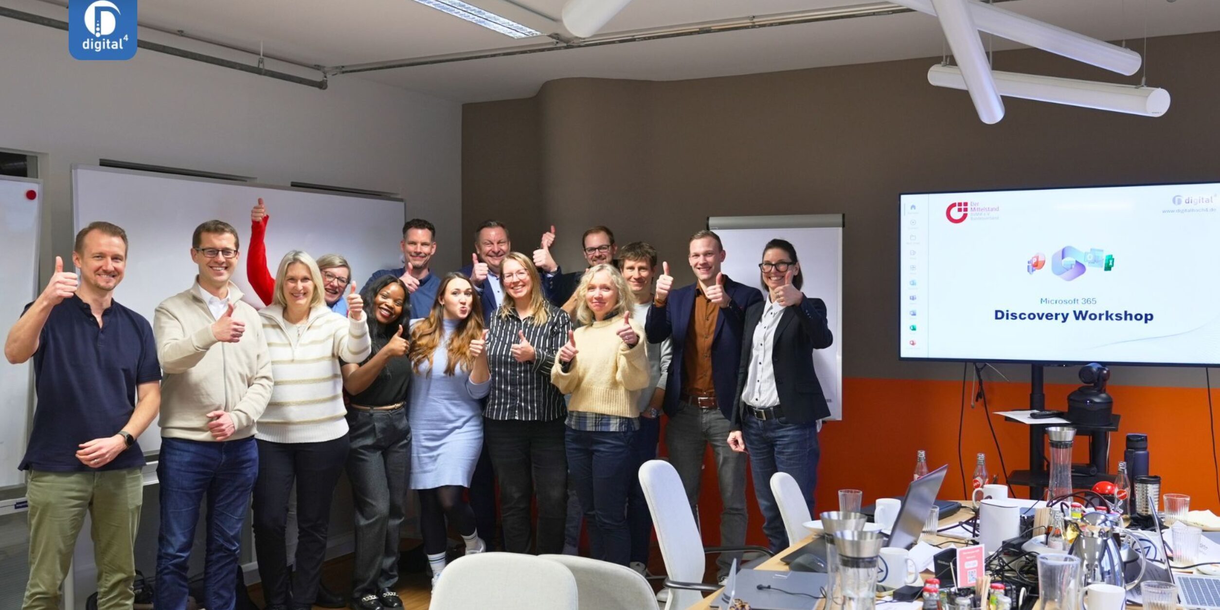 Begeisterte Workshop-Teilnehmer in Seminar-Raum