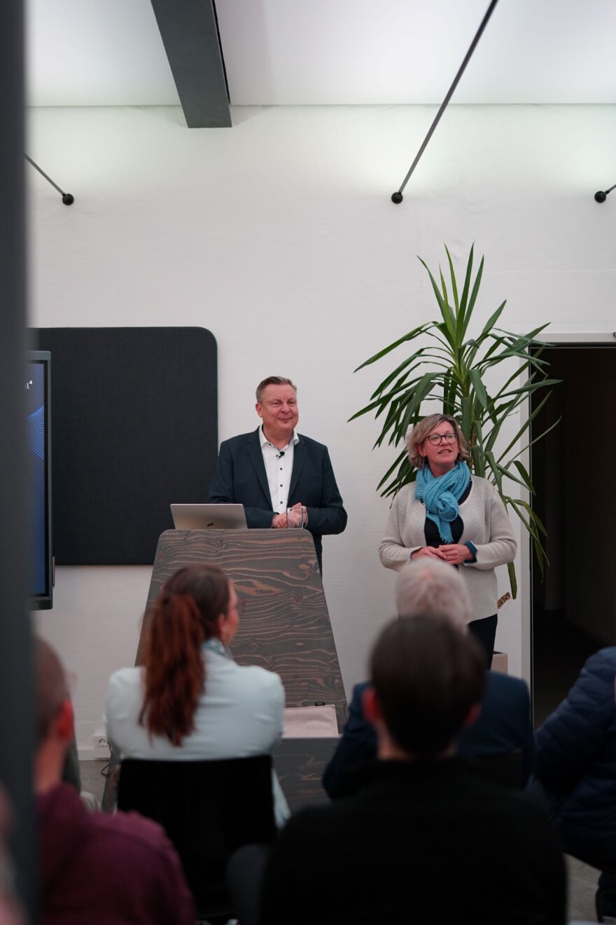 Referent Christian Hahn und BVMW Repräsentatin Christiane Roghmans