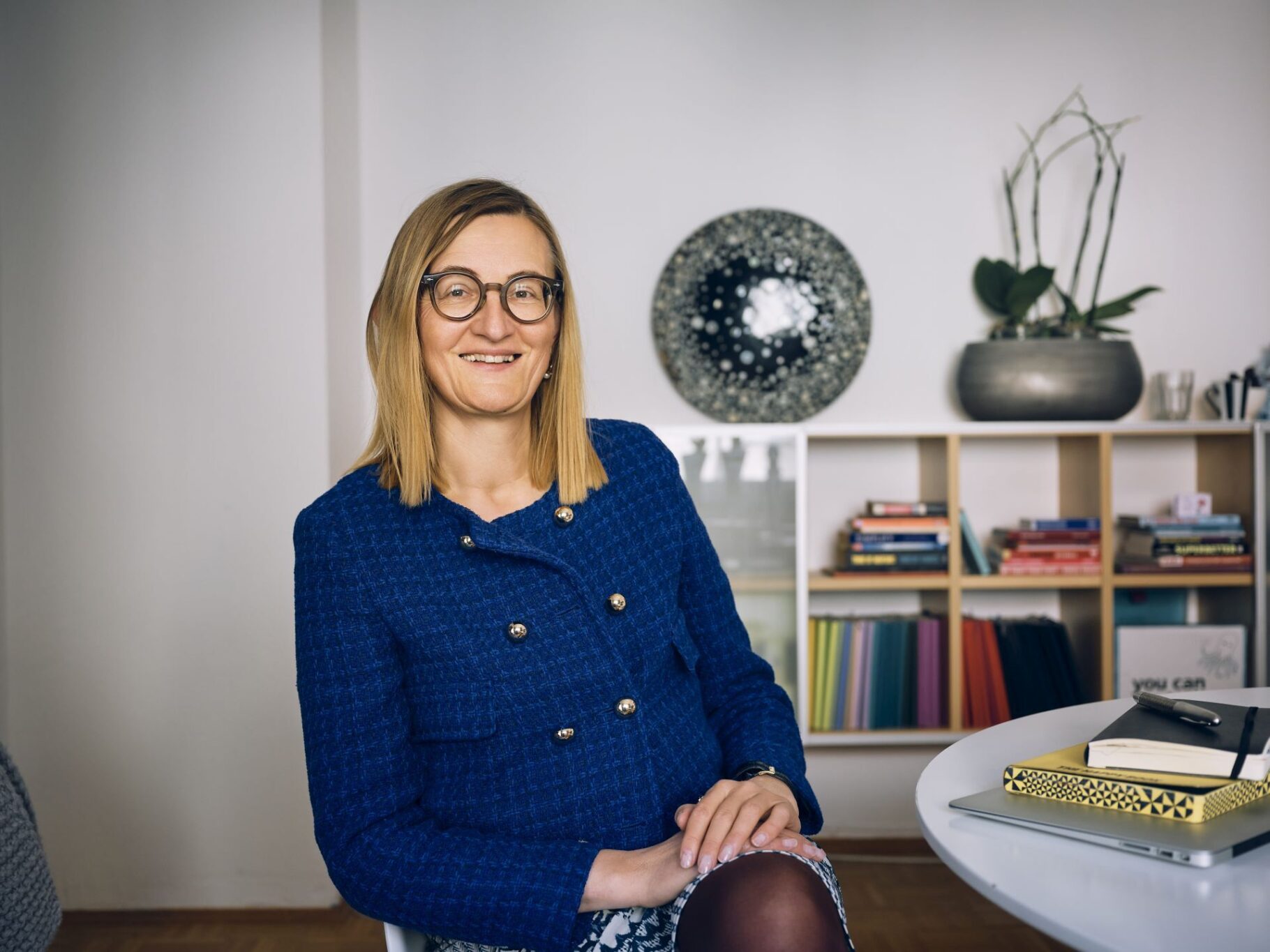 Monika Thoma, Die Webkönigin