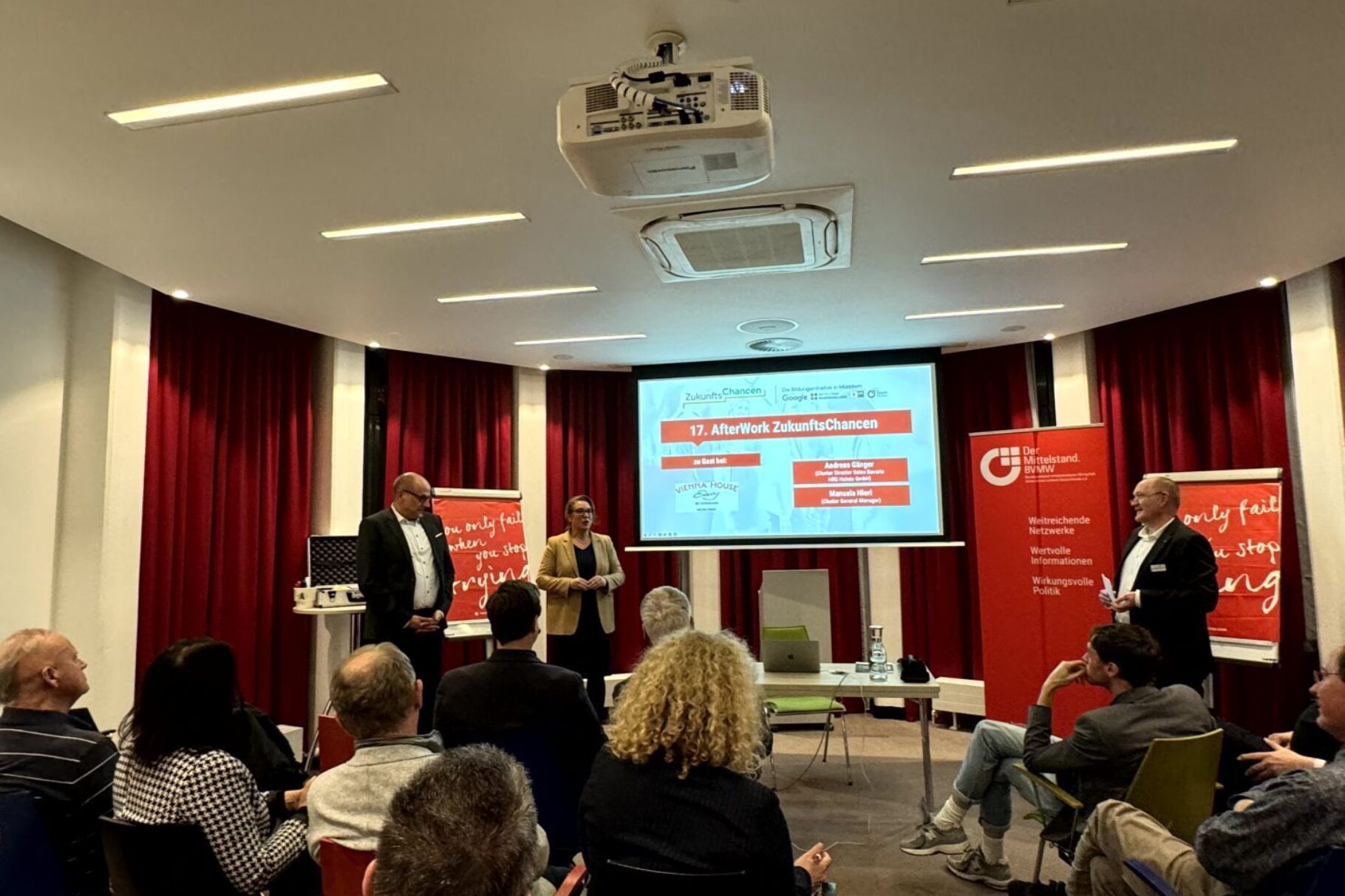 Begrüßung durch A. Gänger und M. Hierl vom Vienna House Easy