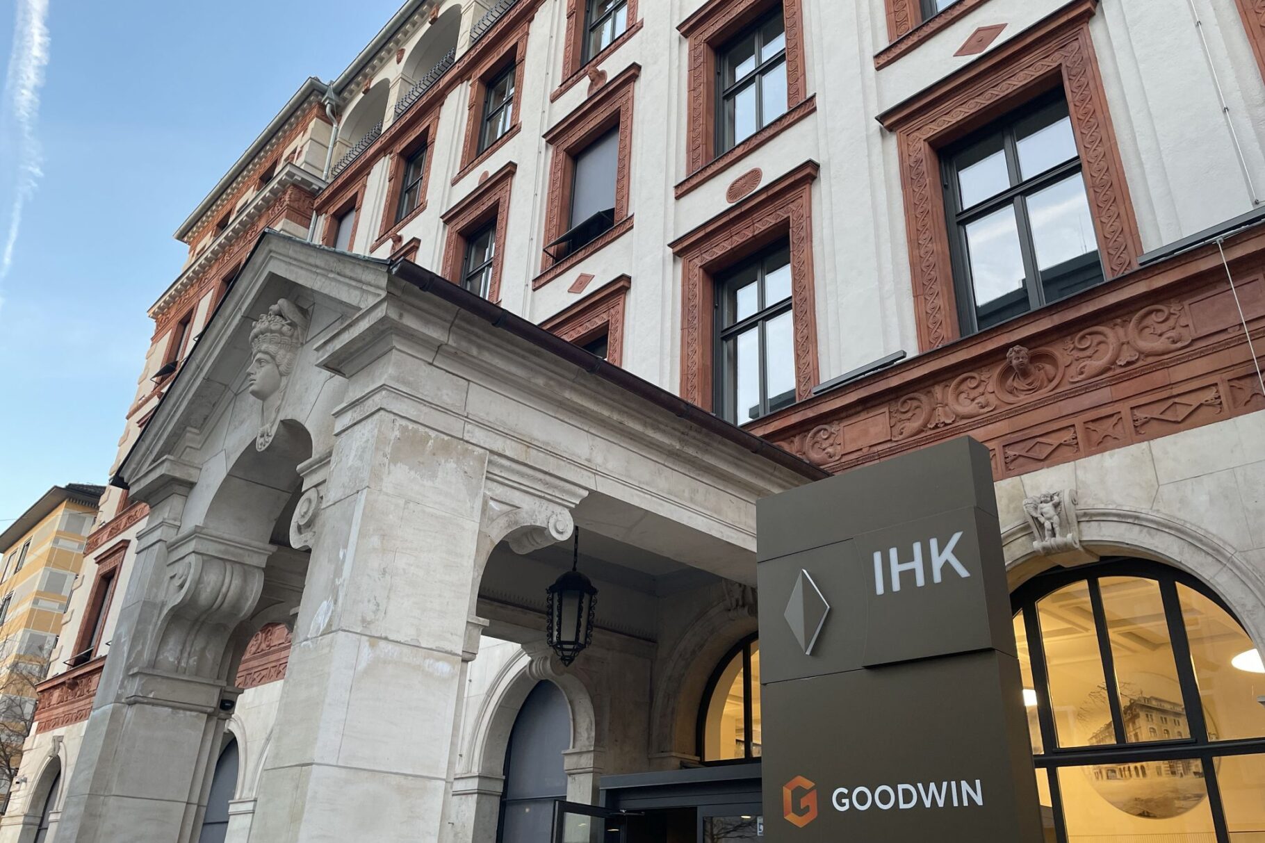 IHK München, Eingang Max-Joseph-Str. 2