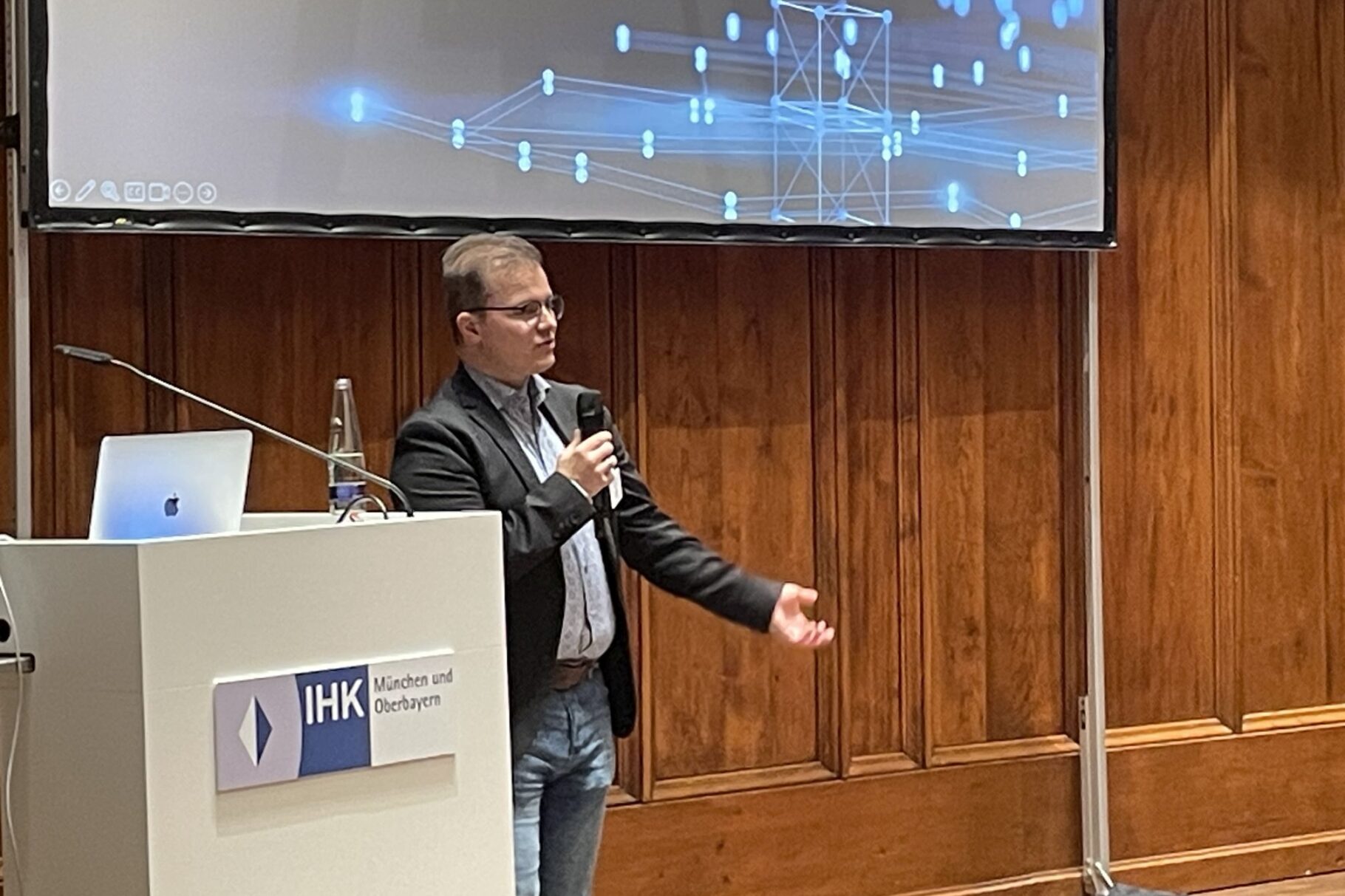 Prof. Alexander Lutz im Vortrag