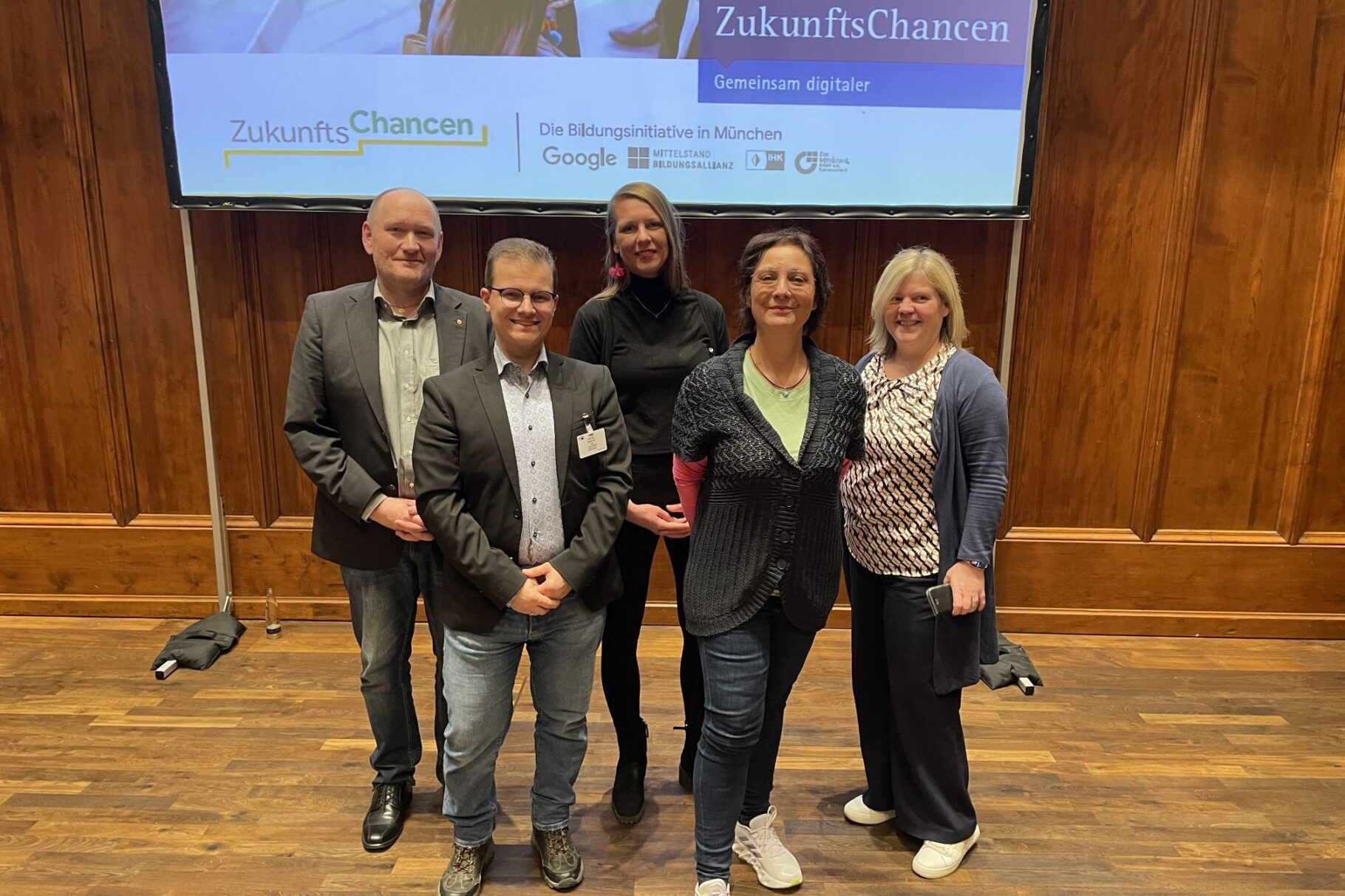 Gruppenfoto Organisatoren und Referenten