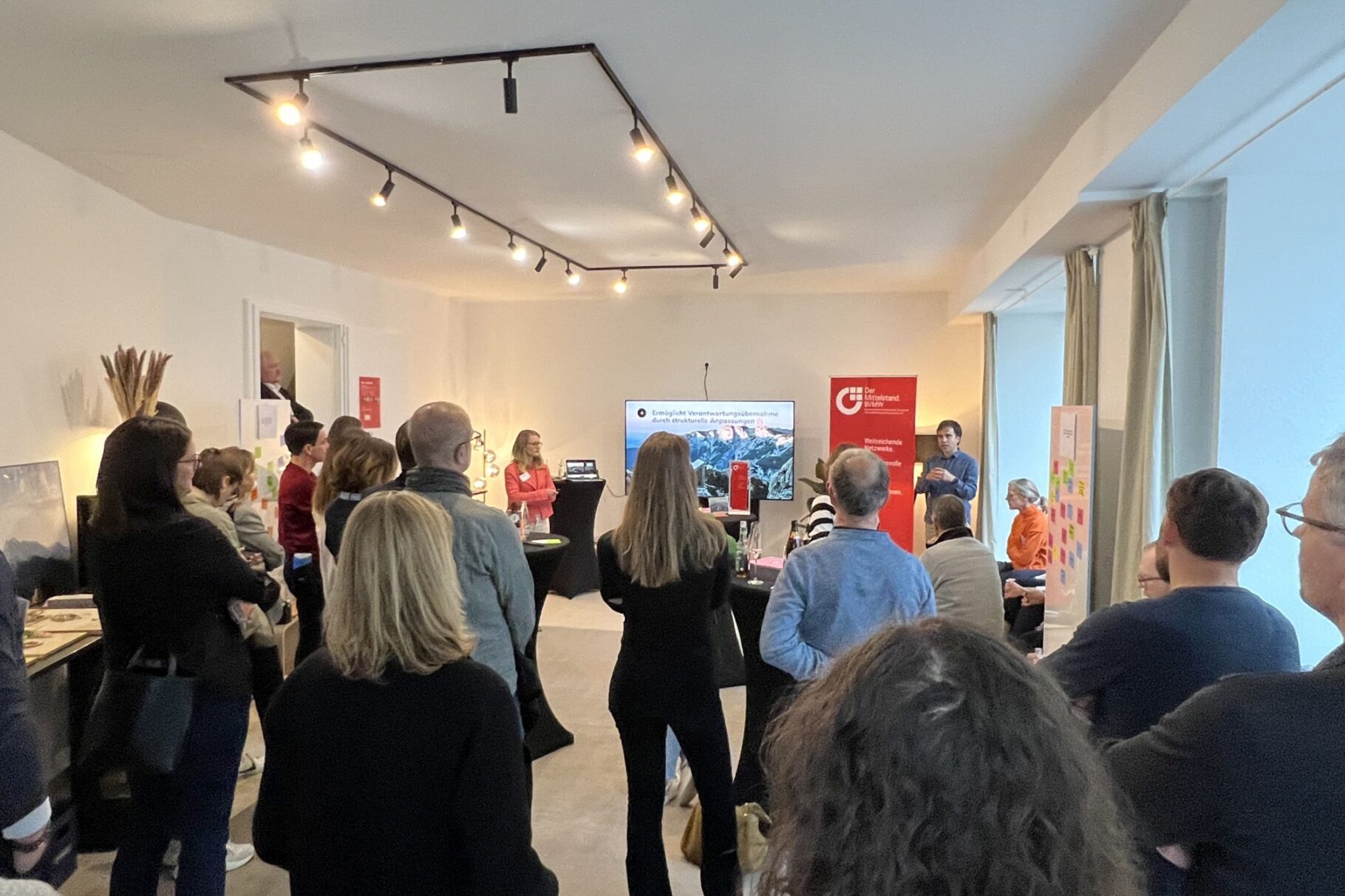 Impulsvortrag durch Kim Wlach und Jonas Schneider, Berg & Macher