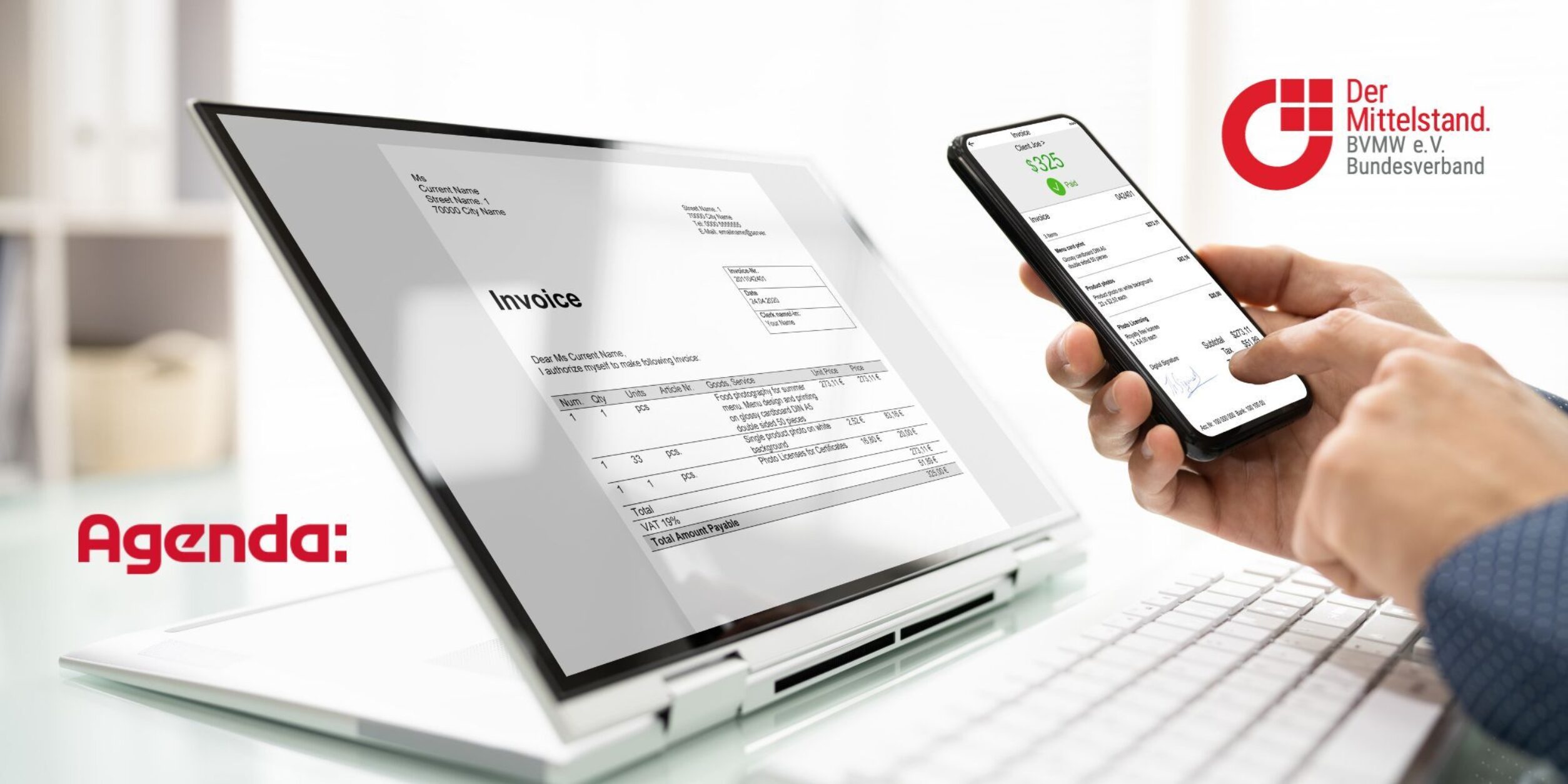 zwei Hände von Person die vor Laptop sitzt auf dem "Invoice" angezeigt wird, halten ein Smartphone und geben Bezahlinformationen ein, Logos Agenda: und Der Mittelstand BVMW e.V.