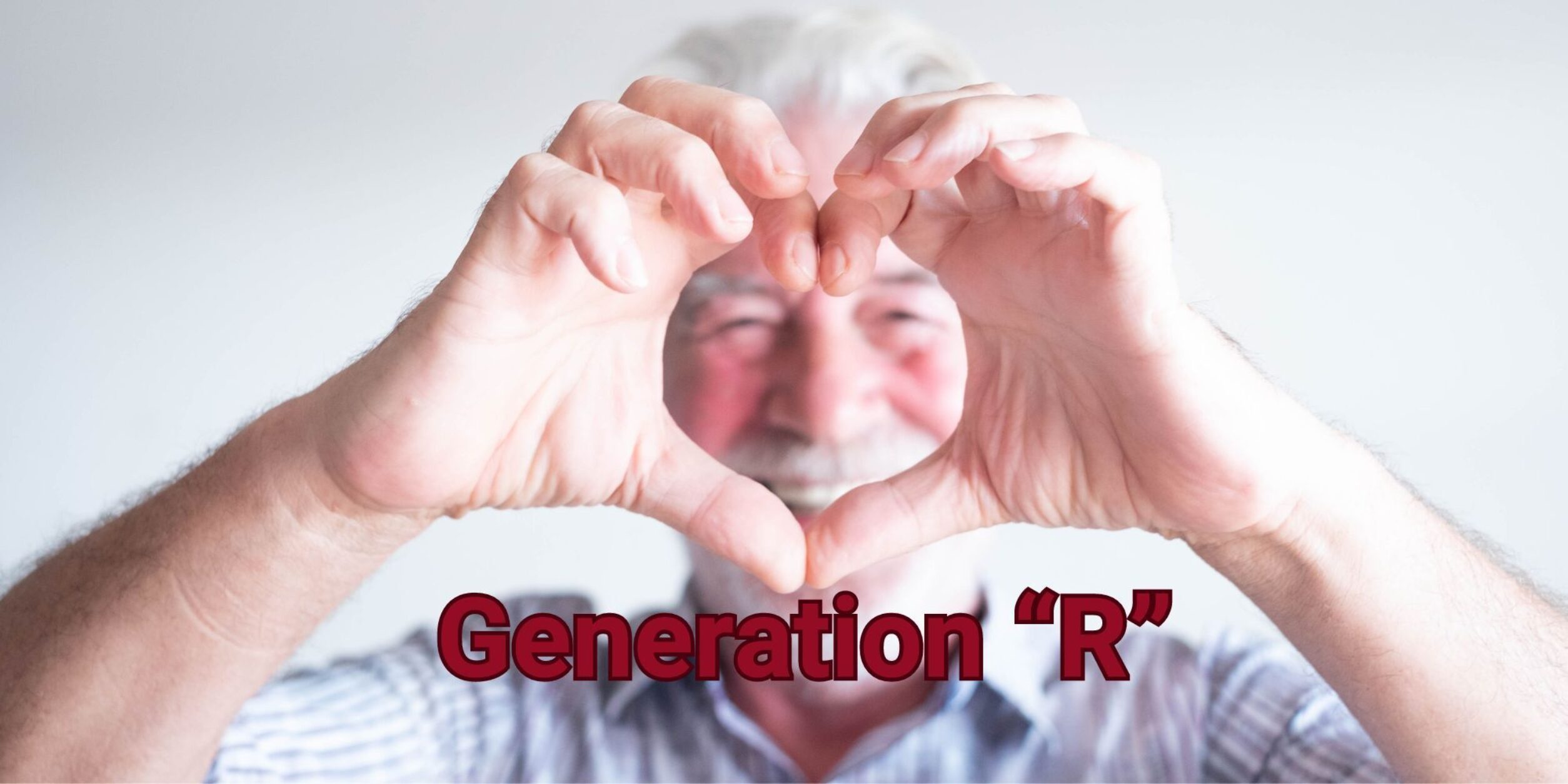 Rentner zeigt mit Händen Herz