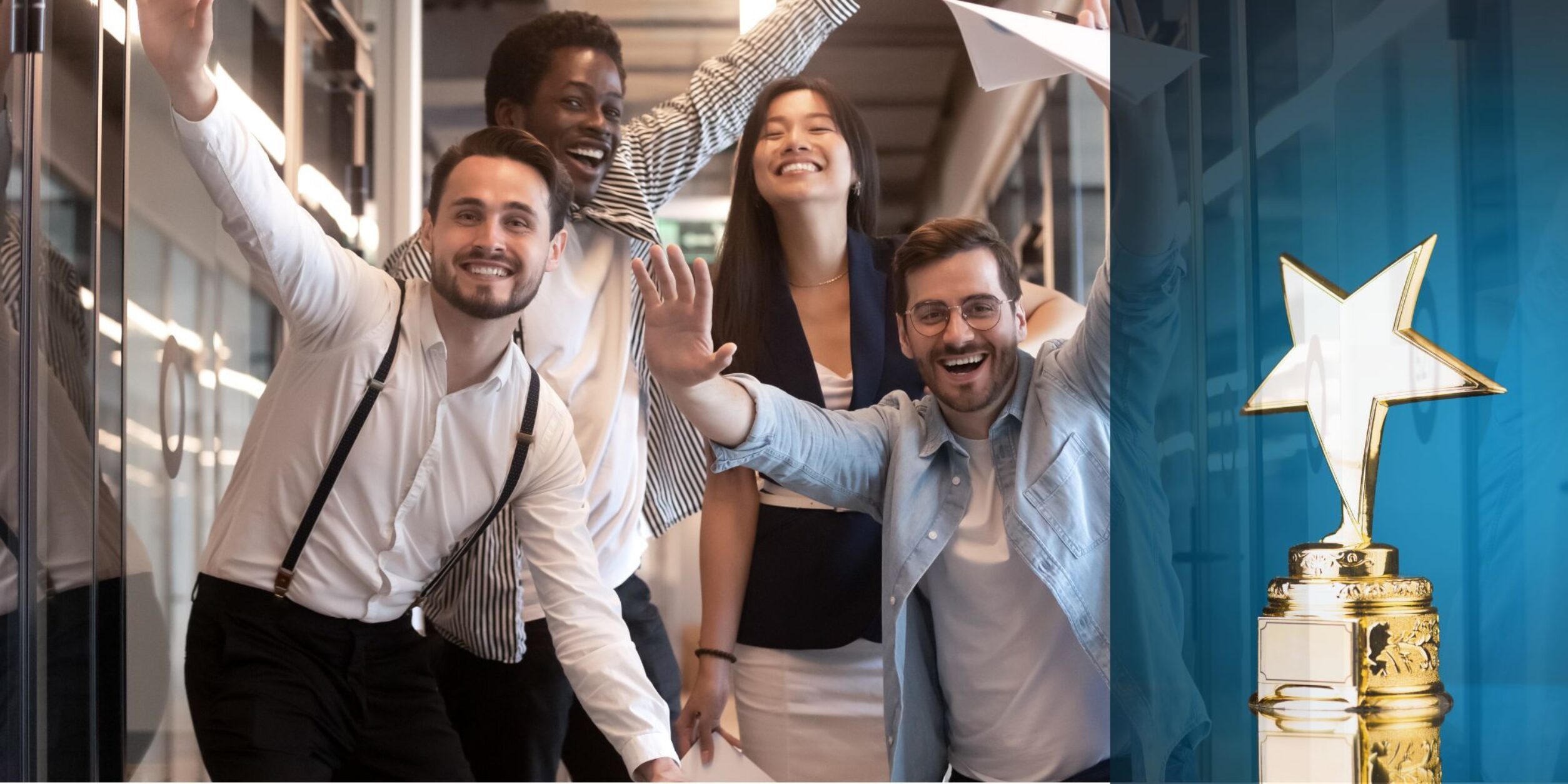 Glückliche Mitarbeiter und eine Auszeichnung