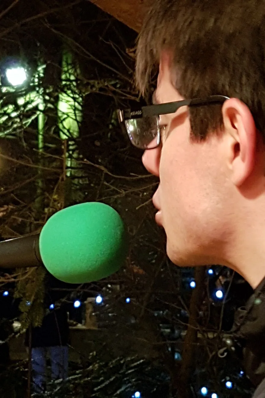 RolliGang- Sänger Orazio Greco bei der „Waldweihnacht“