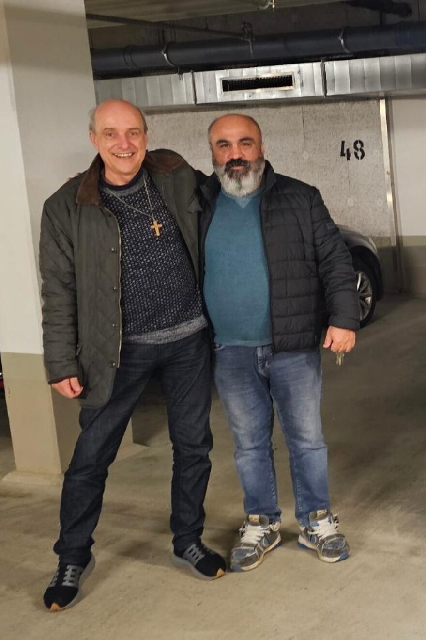 Leiter der RolliGang, René Vollmar, mit Nazim Arikan von Munictransfer (rechts im Bild)