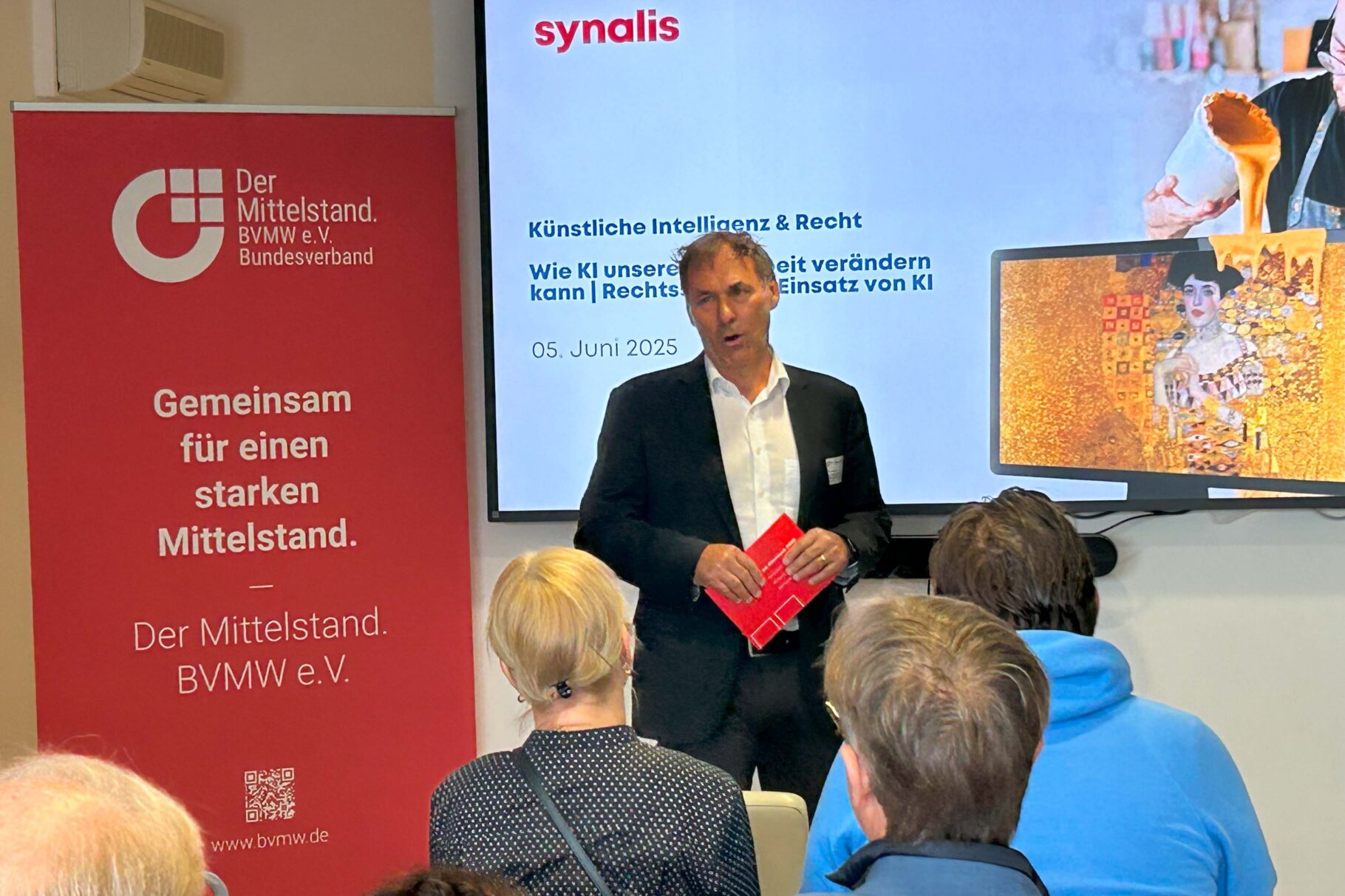 Referent Dr. Alois Kreins vor den Teilnehmern