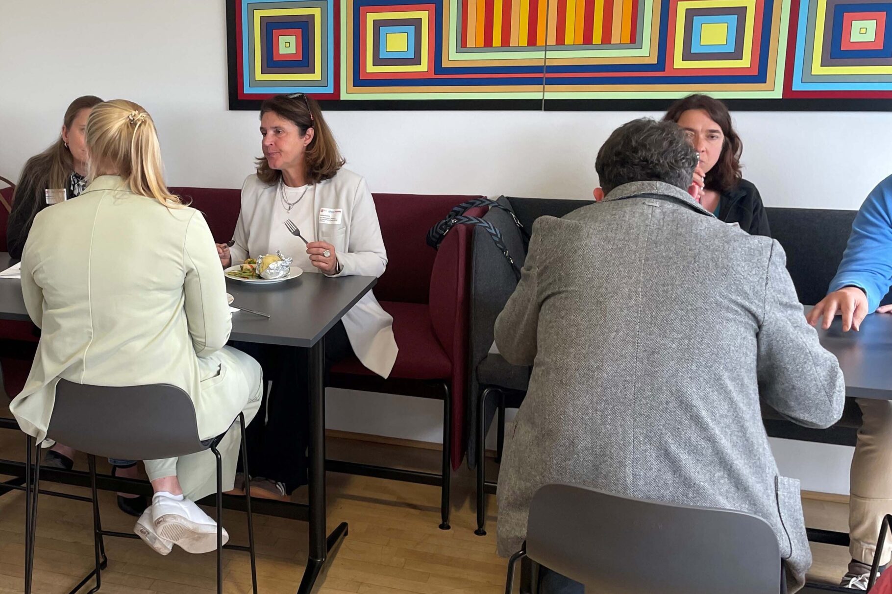 Unternehmerinnen beim Netzwerken