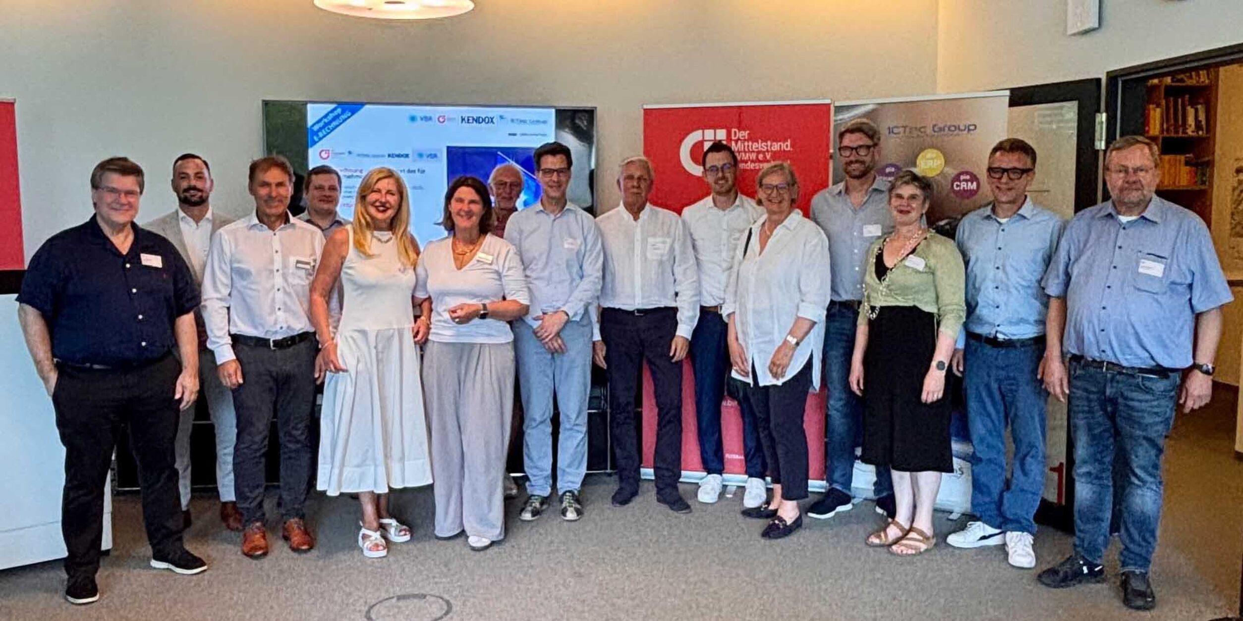 Alle Teilnehmer auf der Bühne