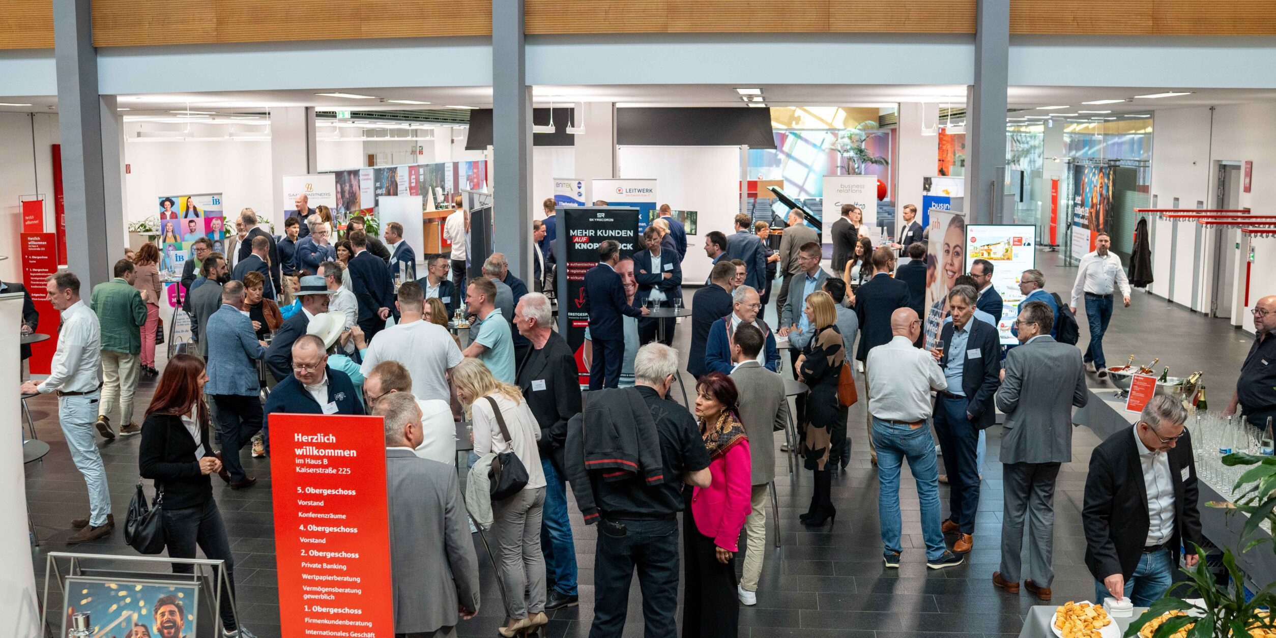 Menschen beim Netzwerken