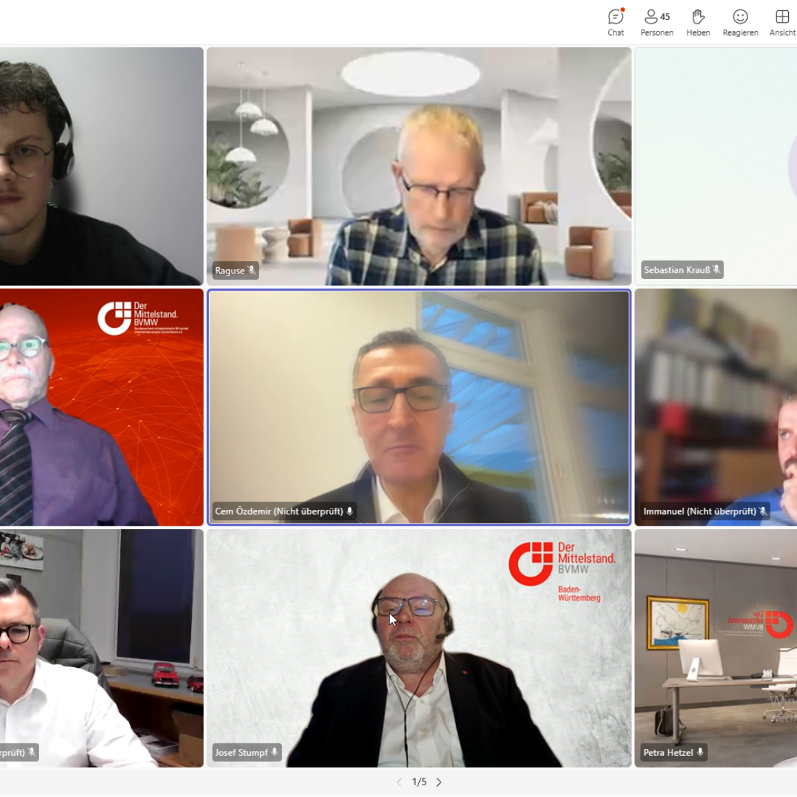 Teilnehmer im Austausch mit Herrn Özdemir