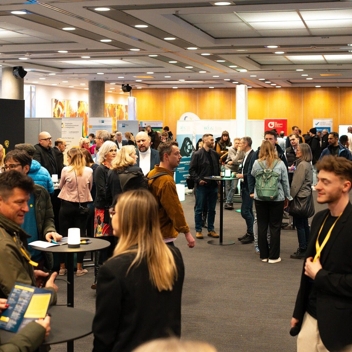 Blick auf die Informationsstände