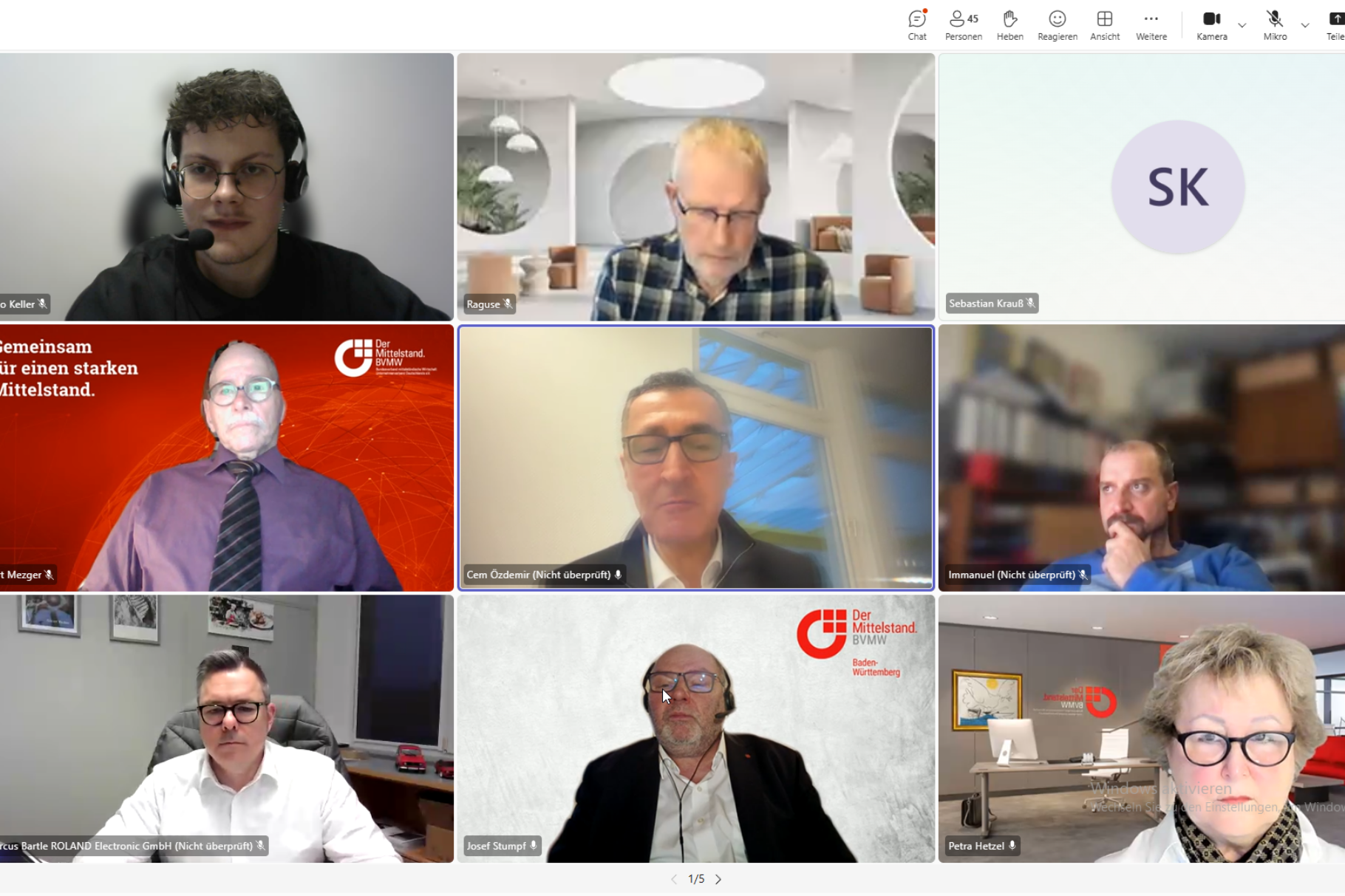 Teilnehmer im Austausch mit Herrn Özdemir