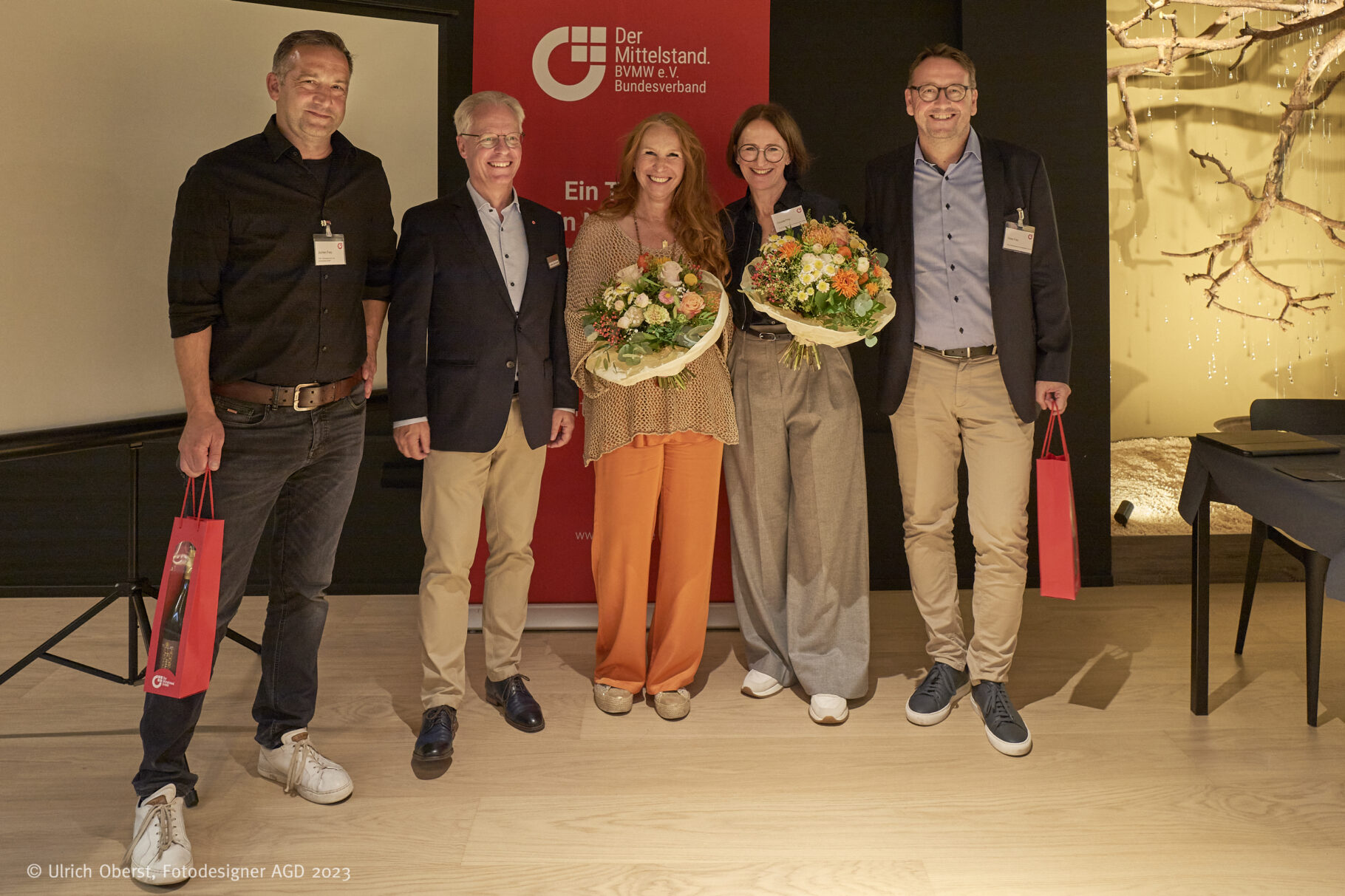 Gruppenbild mit den Referenten und Gastgebern