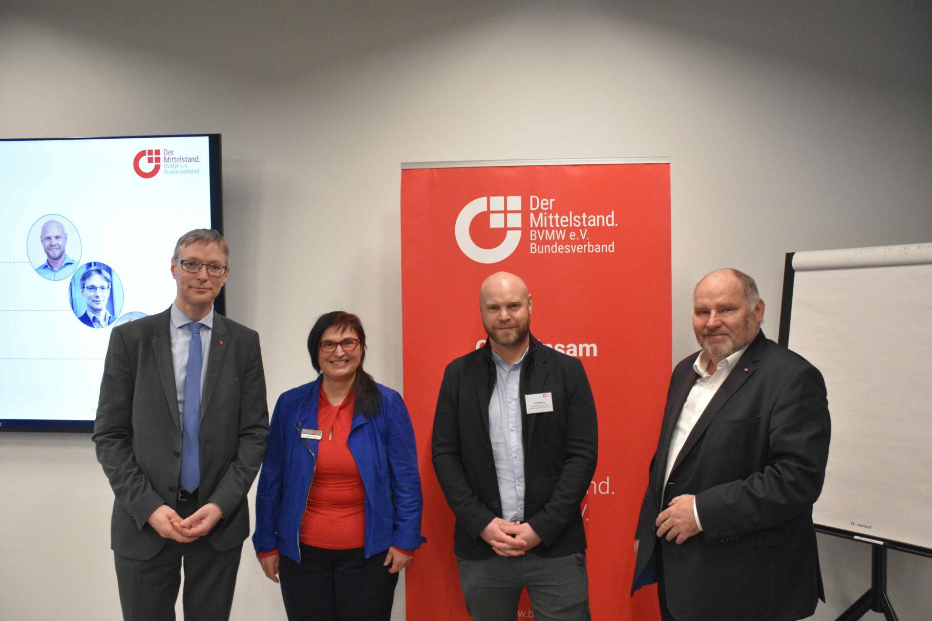 Die Referenten und Talkrunden-Teilnehmer des UnternehmerAbends bei der Rösberg Engineering Ingenieurgesellschaft mbH