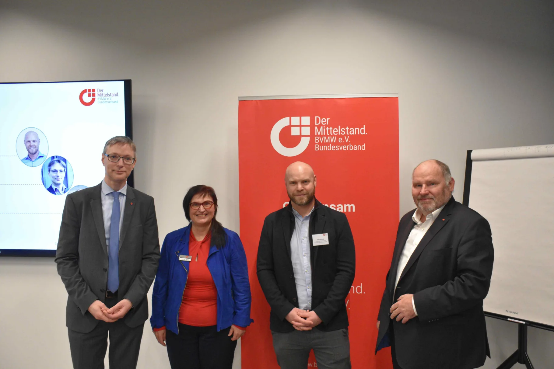 Die Referenten und Talkrunden-Teilnehmer des UnternehmerAbends bei der Rösberg Engineering Ingenieurgesellschaft mbH