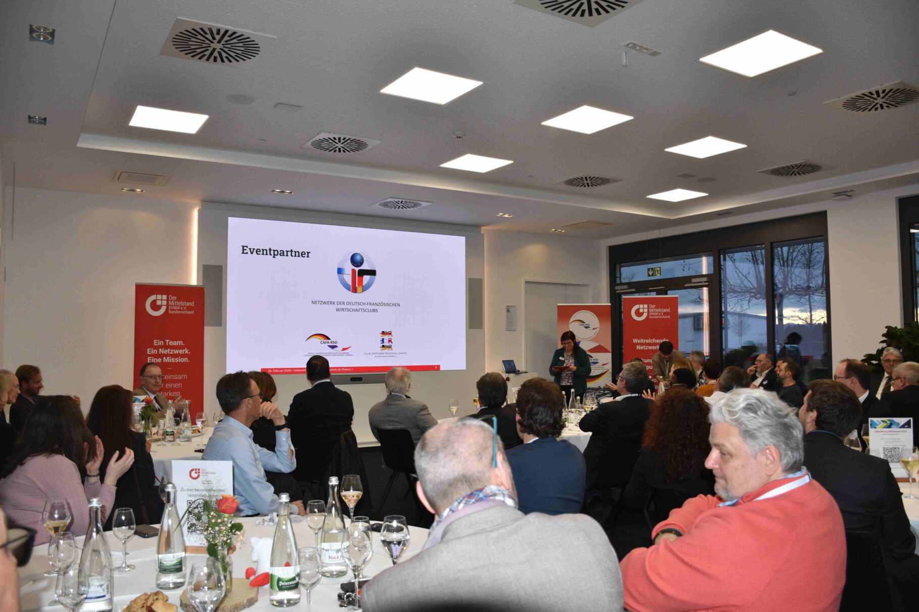 Blick des Publikums Richtung Vortrag