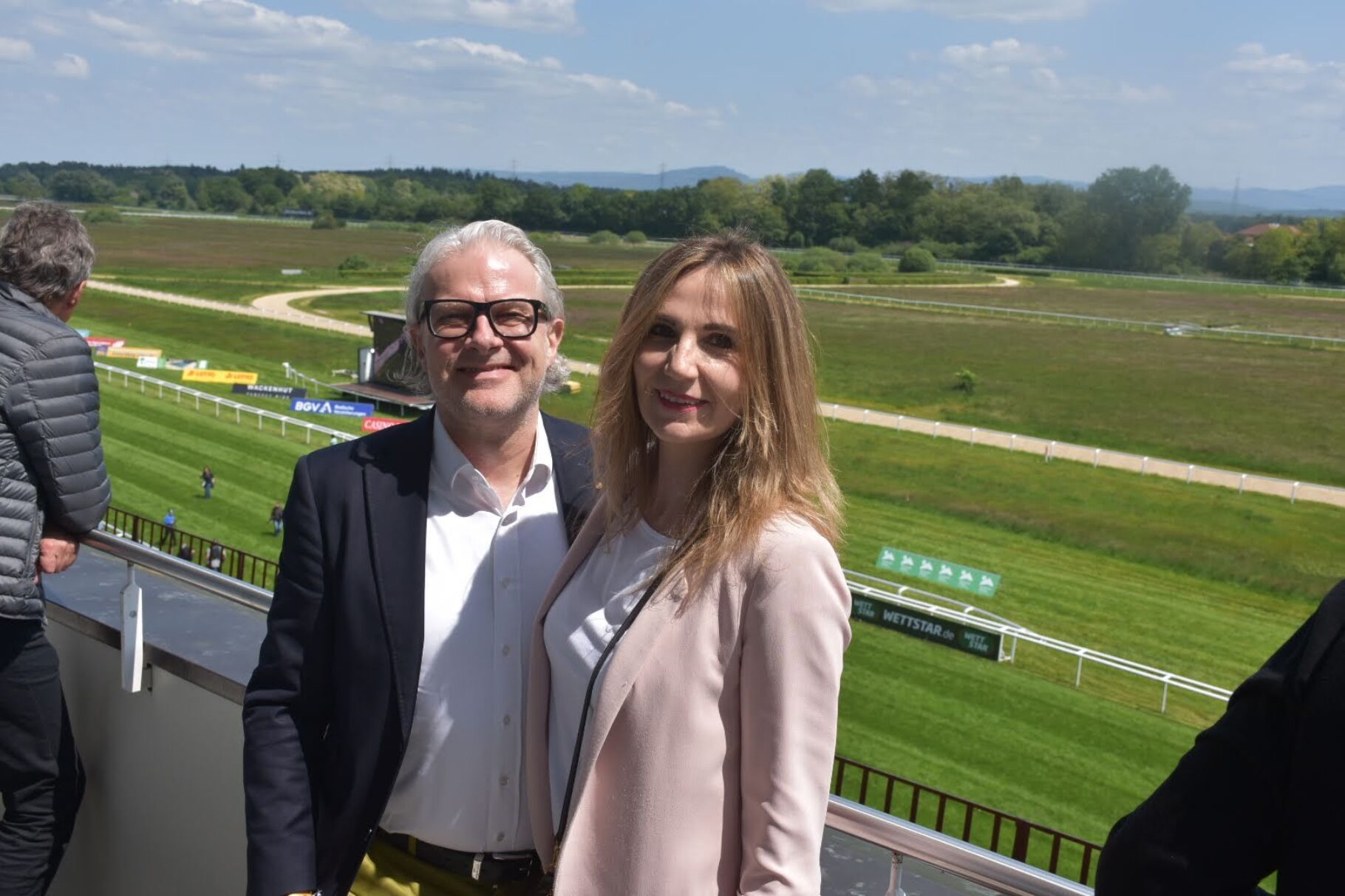 Auf der Terasse der Rennbahn