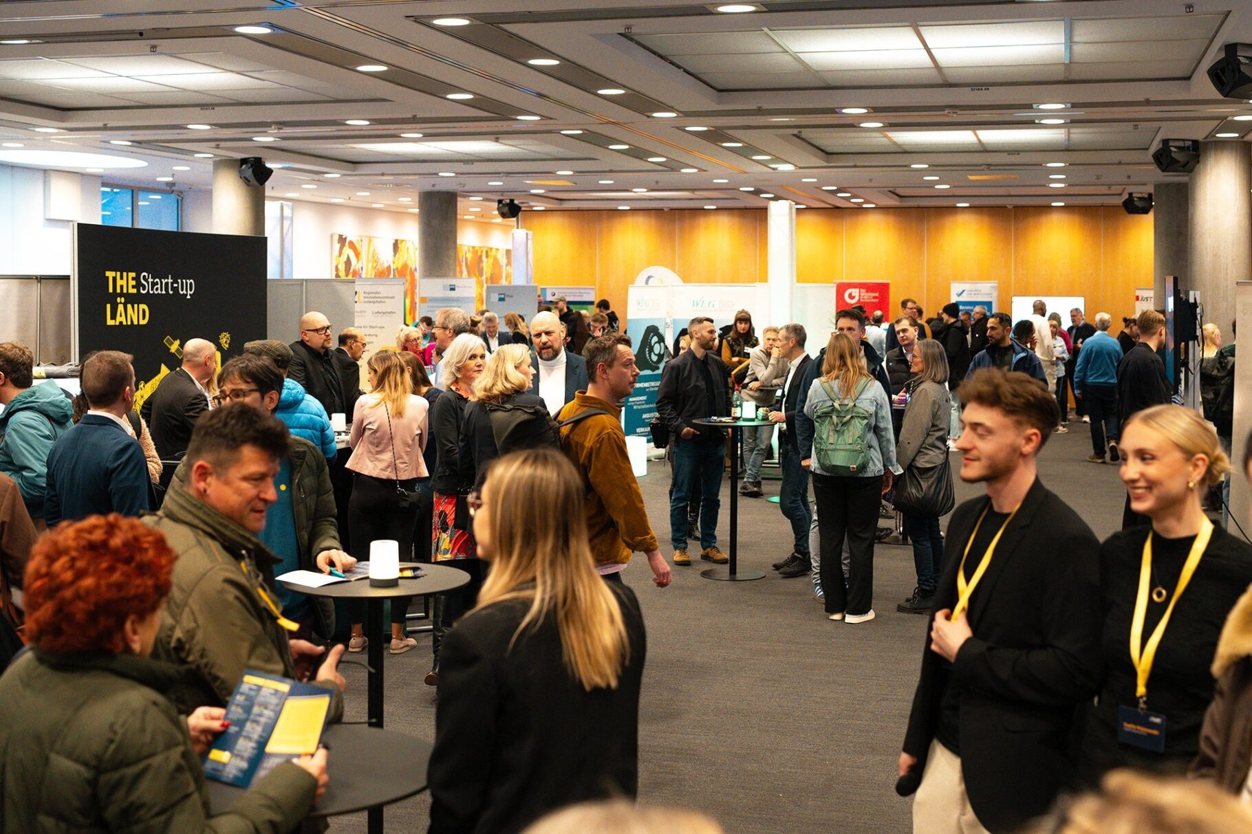 Blick auf die Informationsstände