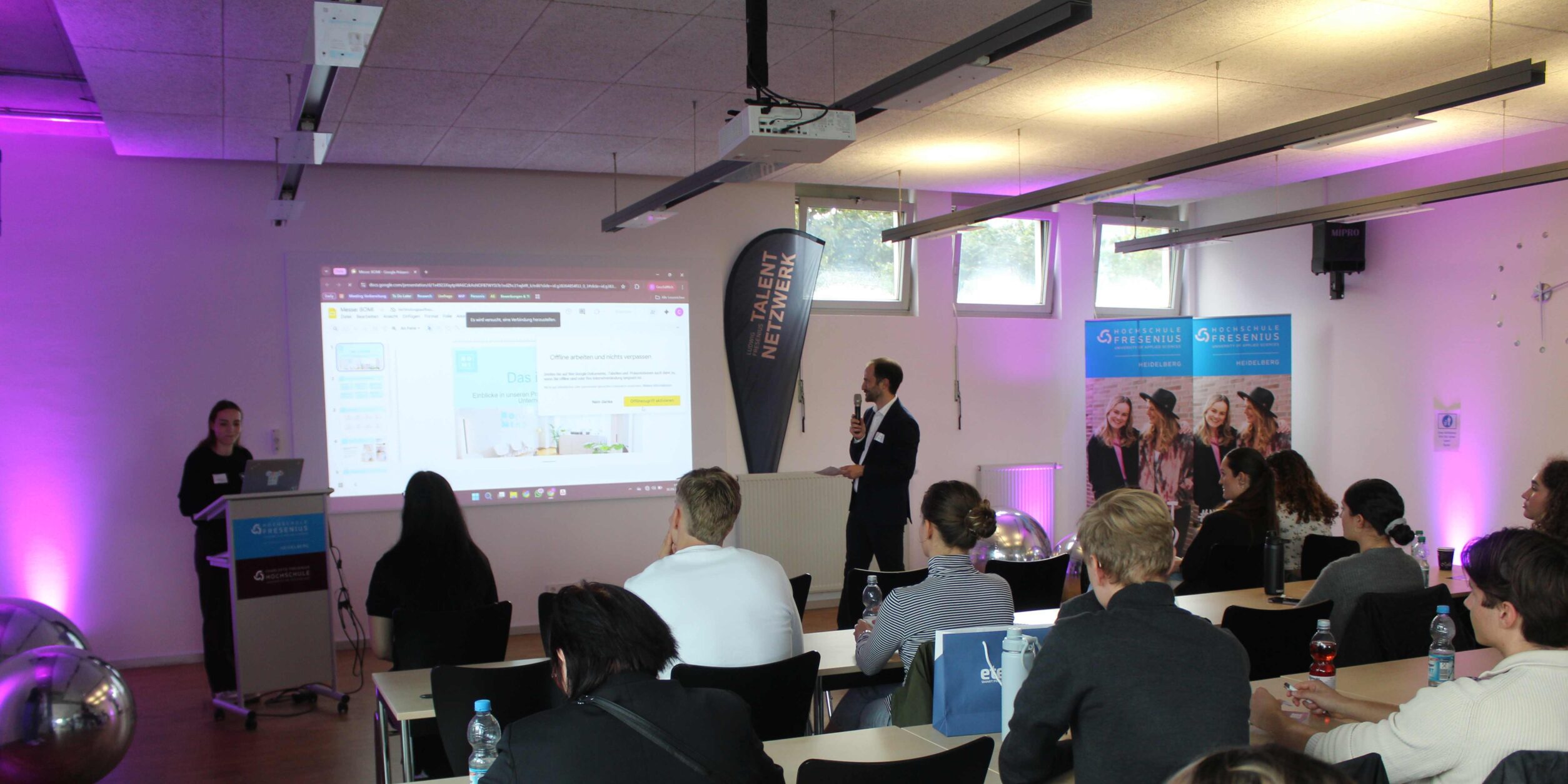 Blick der Teilnehmer zum Vortrag