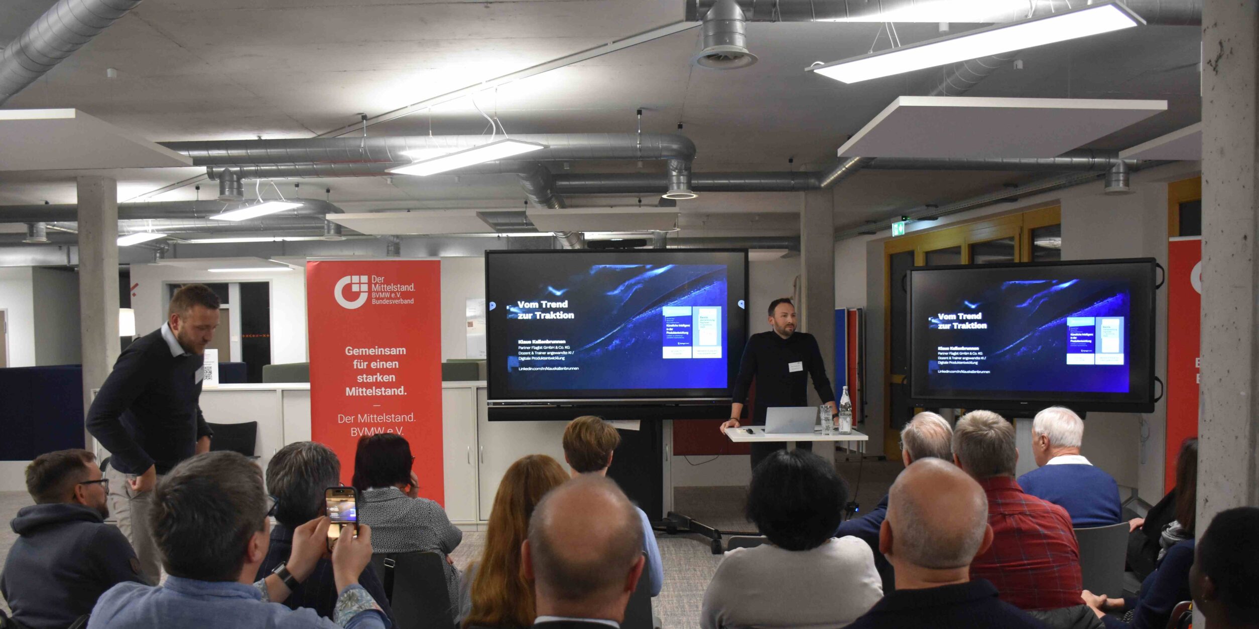 Blick der Teilnehmer auf den Referenten