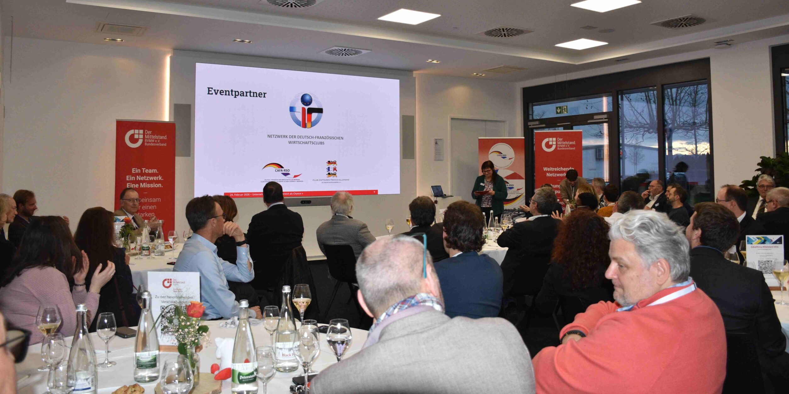 Blick des Publikums Richtung Vortrag