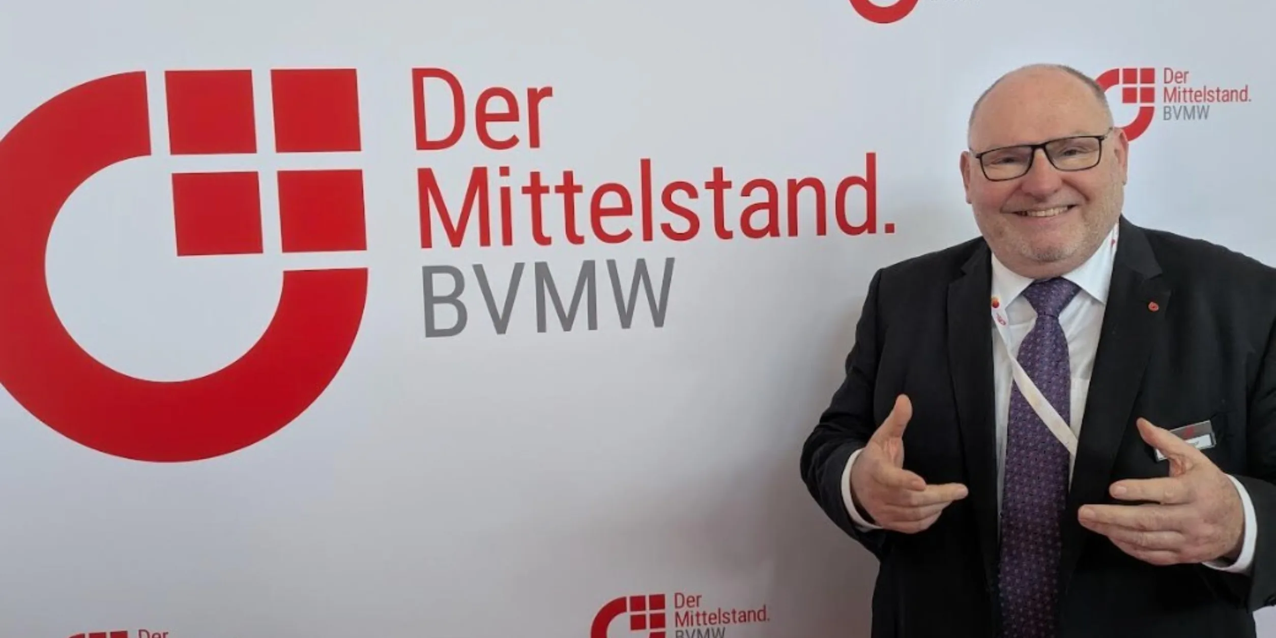 Josef Stumpf auf Zukunftstag vor BVMW Wand