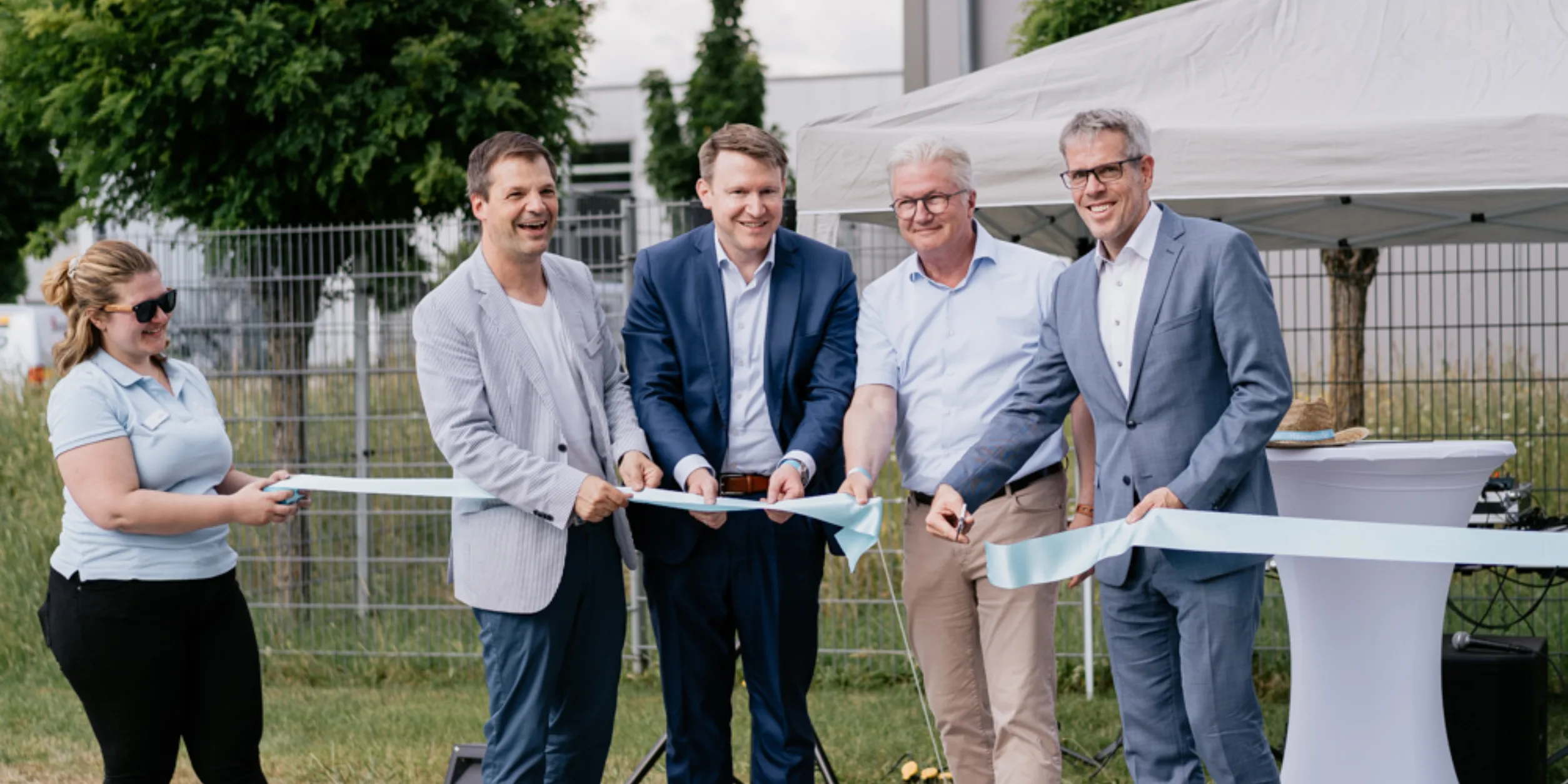 1000 Satellites Eroeffnung in Bensheim